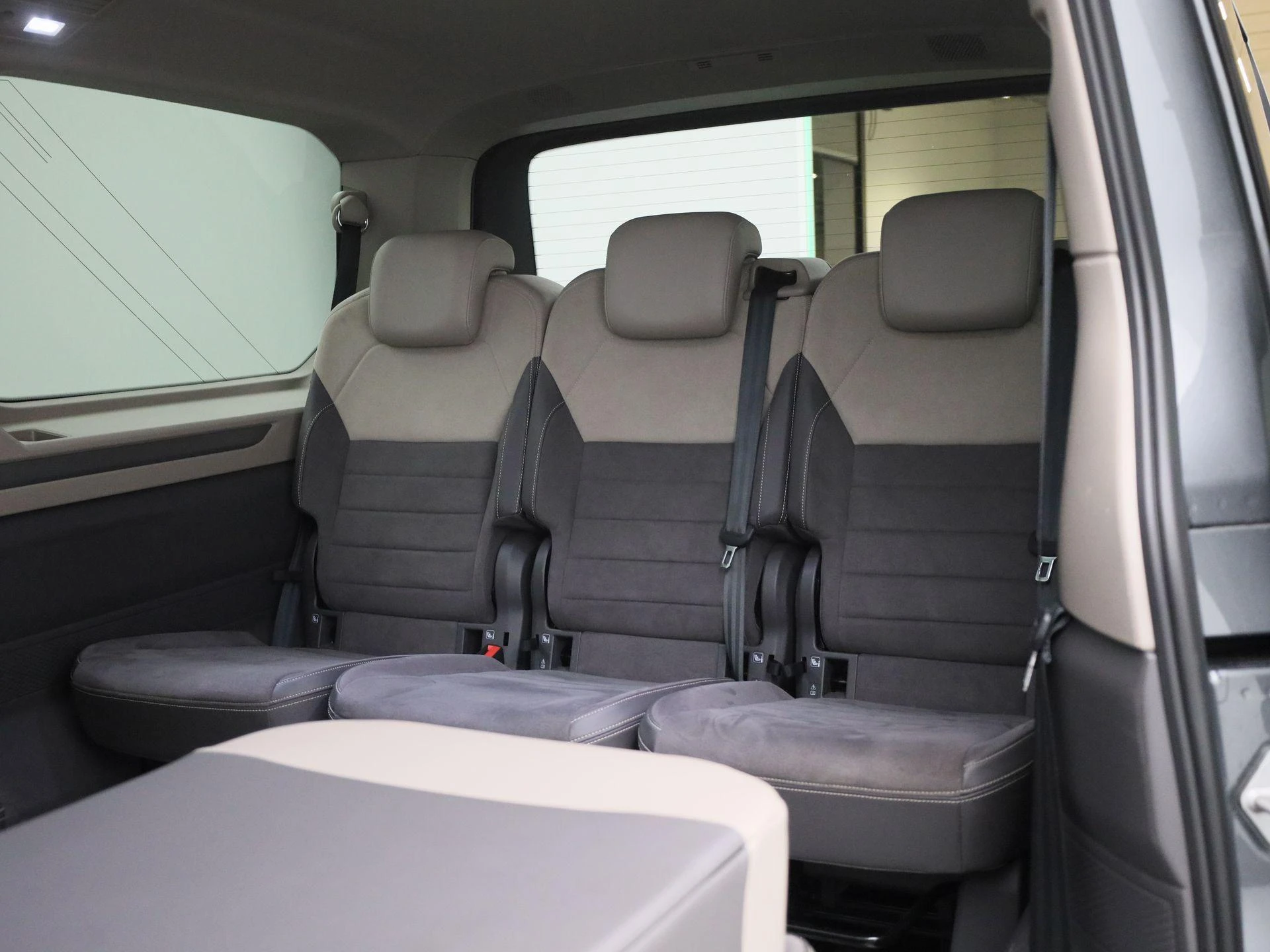 Volkswagen-Multivan-image-13