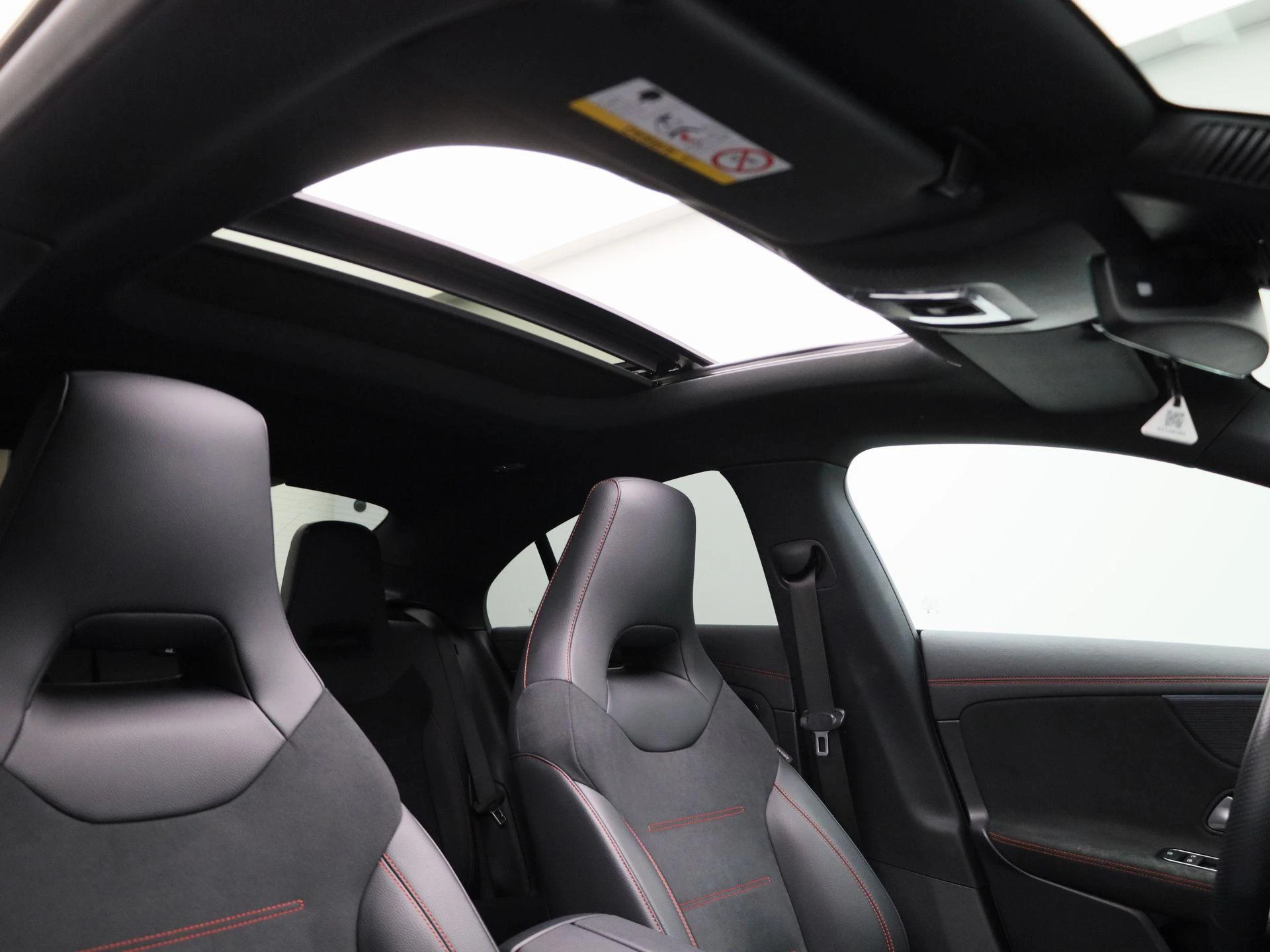 Mercedes-Benz-CLA-image-51