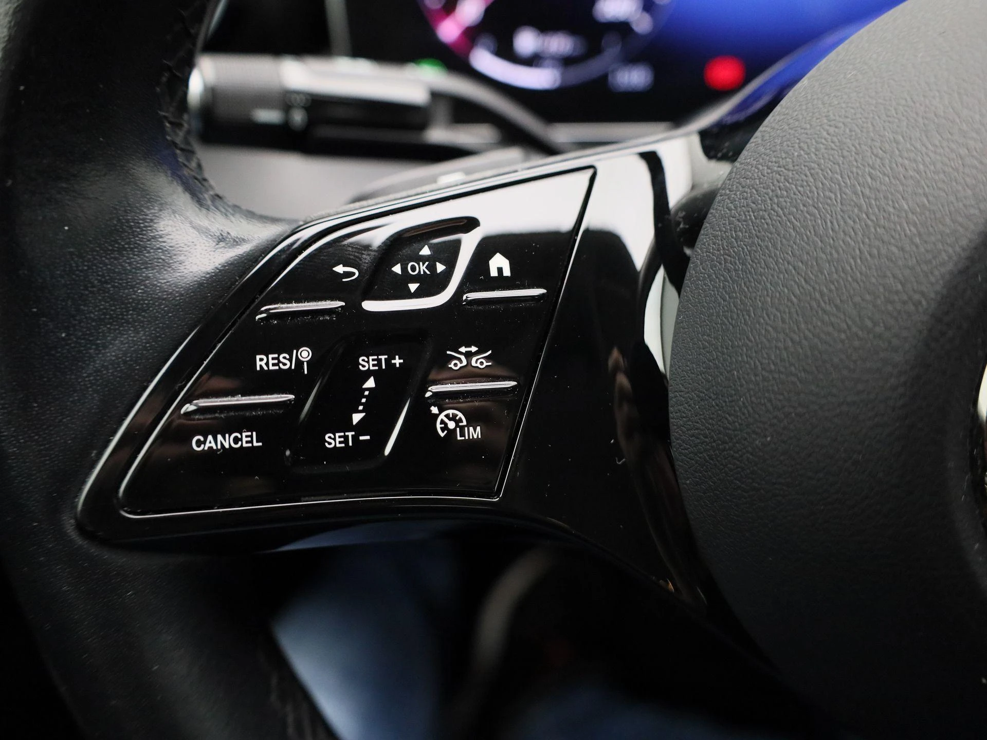 Mercedes-Benz-C-Klasse-image-15
