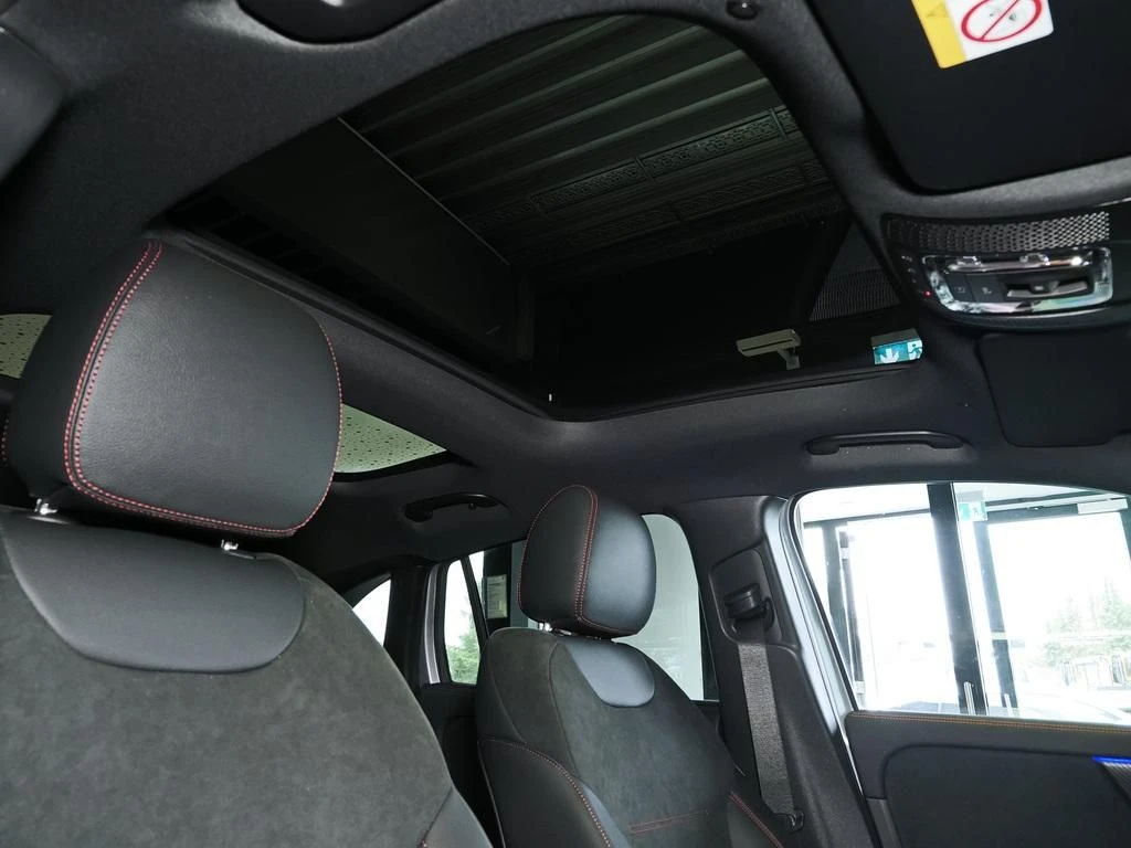 Mercedes-Benz-GLA 200-image-16