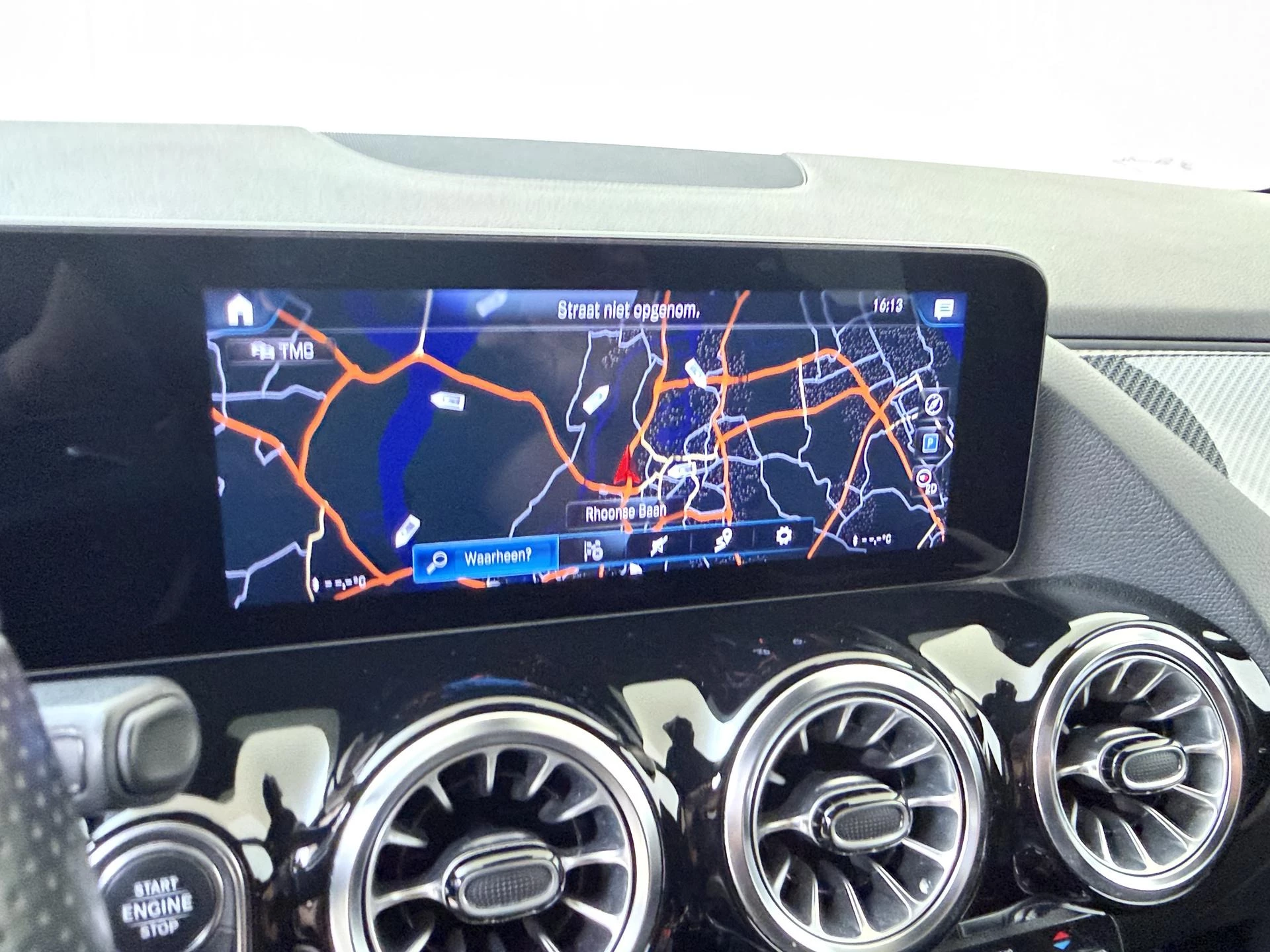 Mercedes-Benz-GLA-image-16