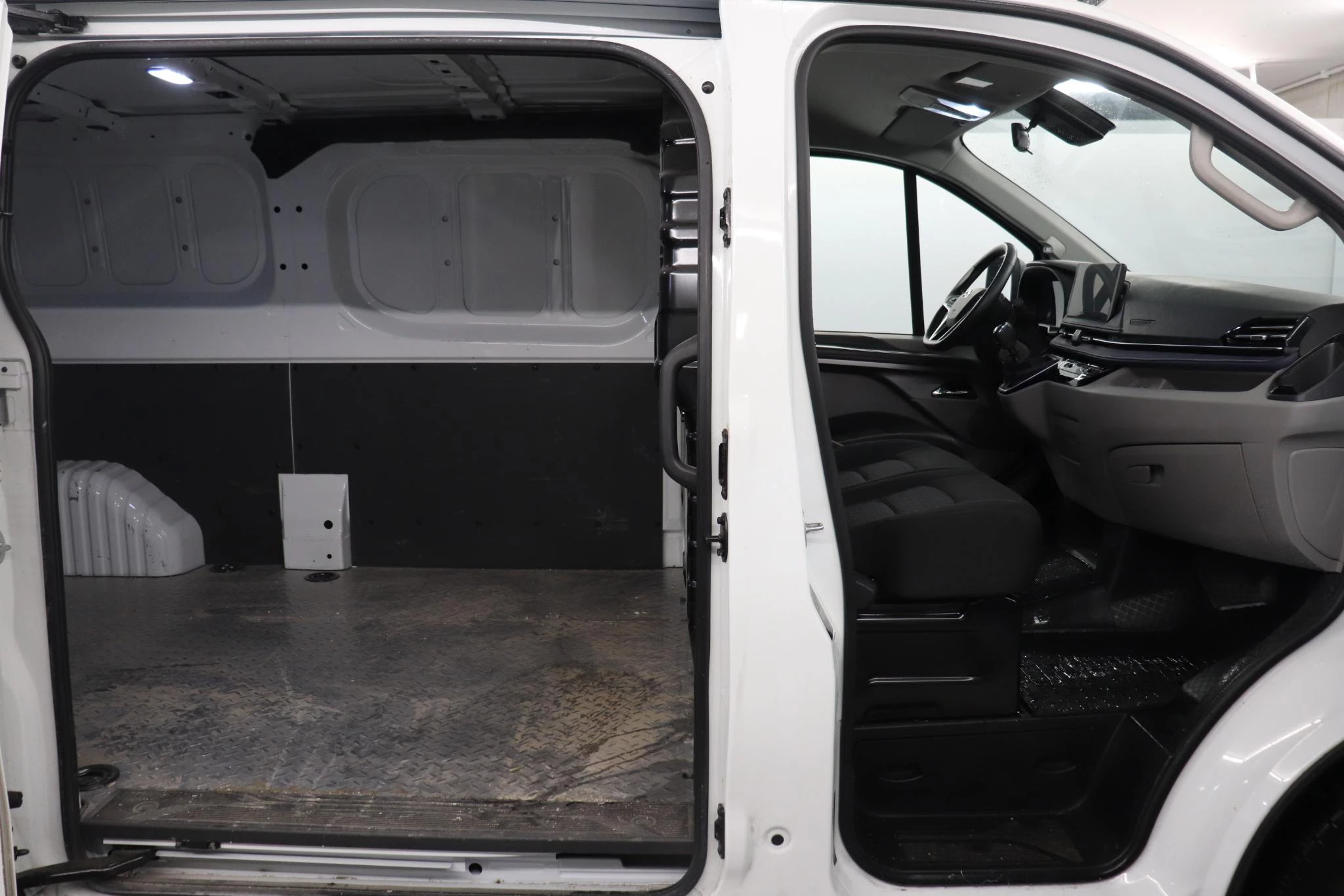 Maxus Deliver7 L1H1 77kWh