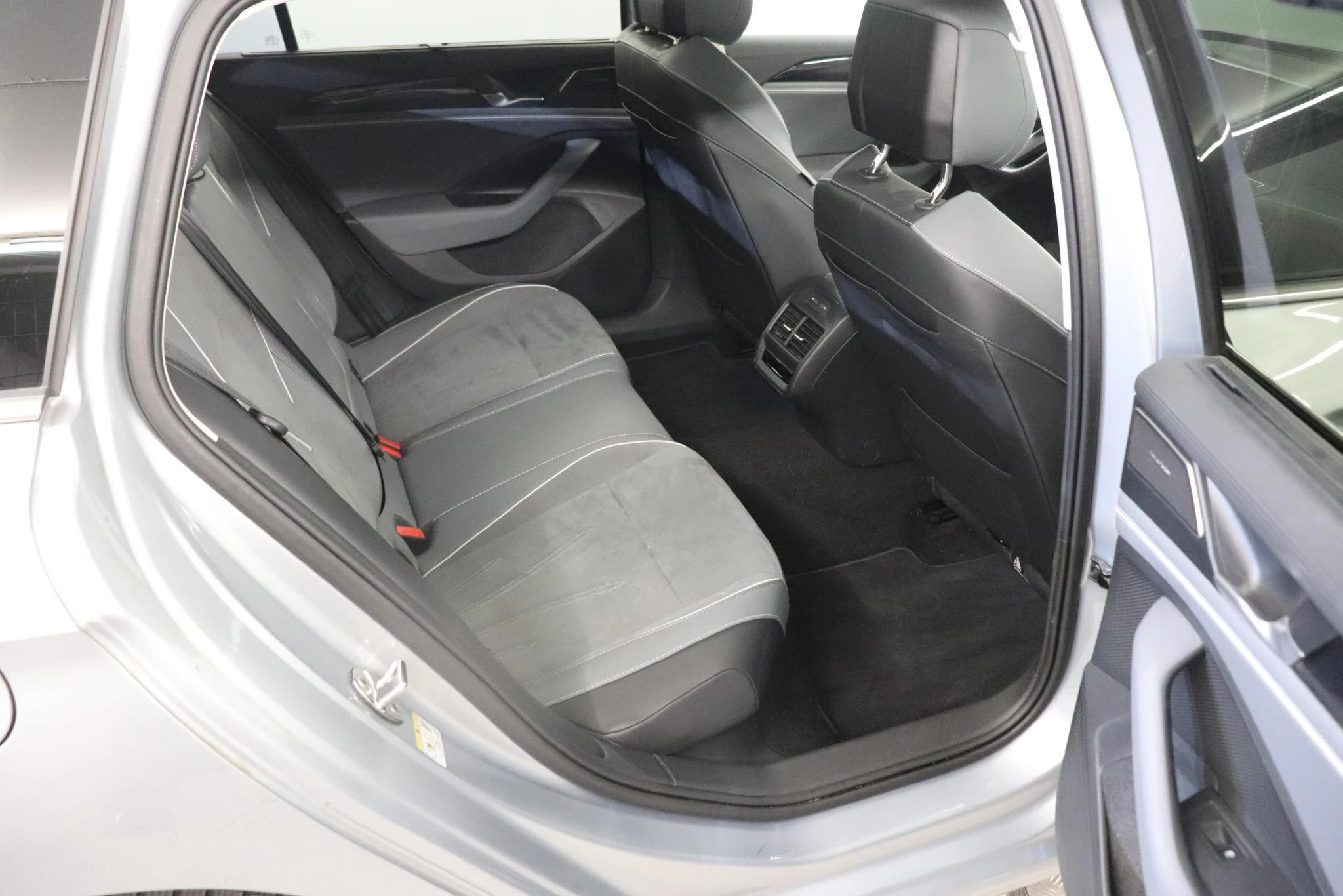 Volkswagen-Passat-image-11