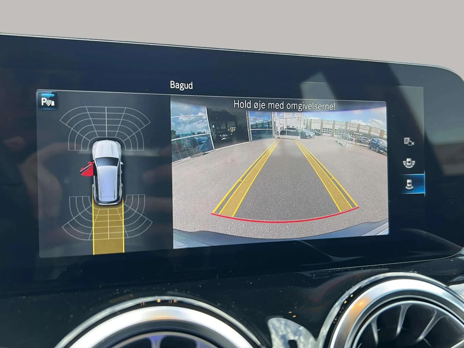 Mercedes-Benz-EQB-image-18