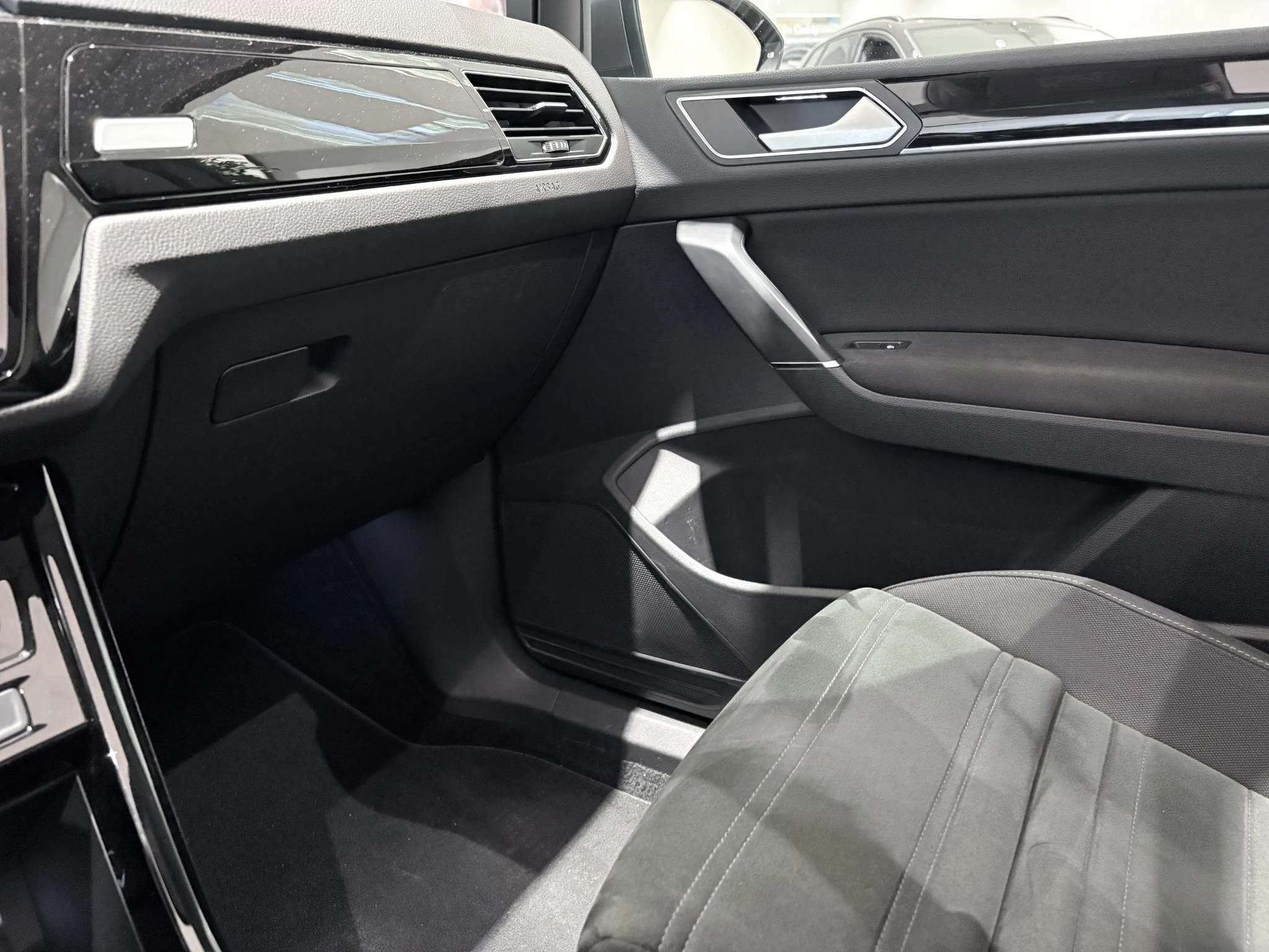 Volkswagen-Touran-image-35