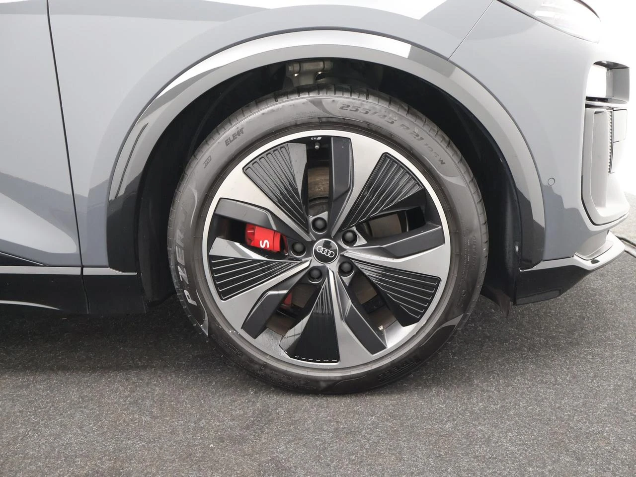 Audi-SQ6 e-tron-image-8