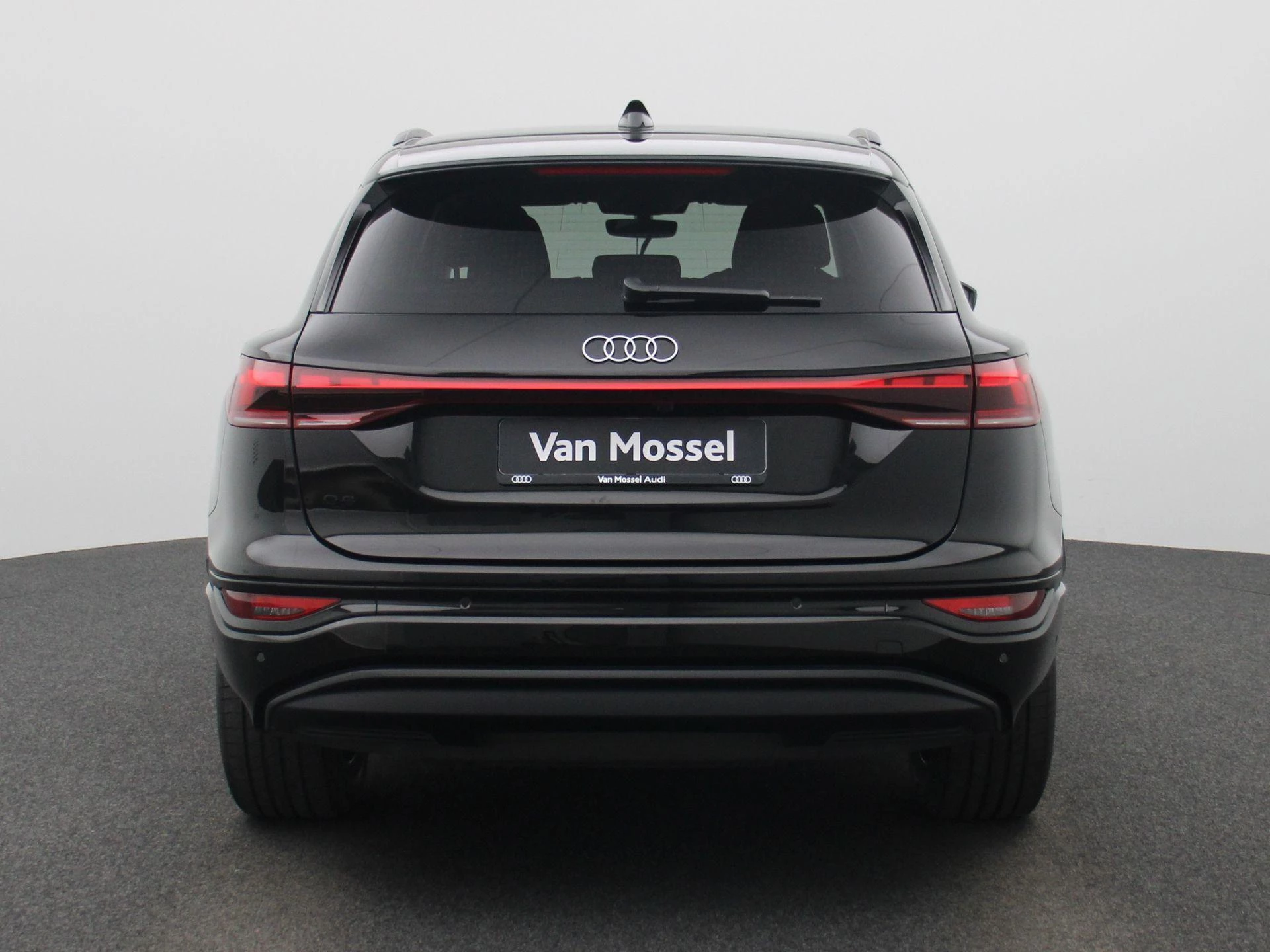 Audi-Q6 e-tron-image-4