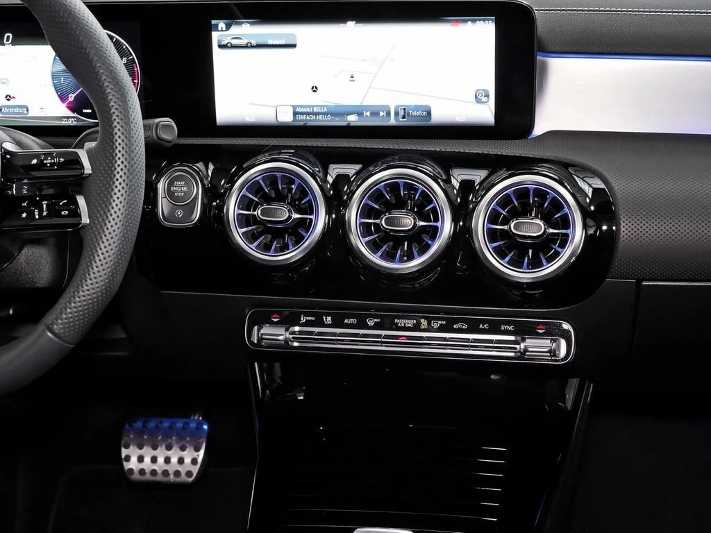 Mercedes-Benz-CLA 200-image-11