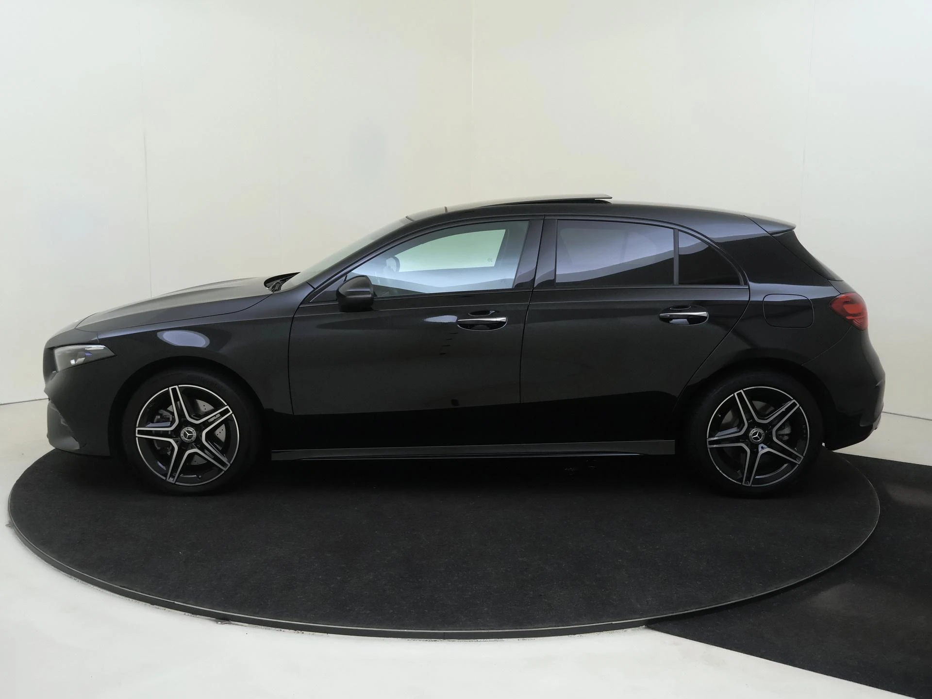 Mercedes-Benz-A-Klasse-image-8