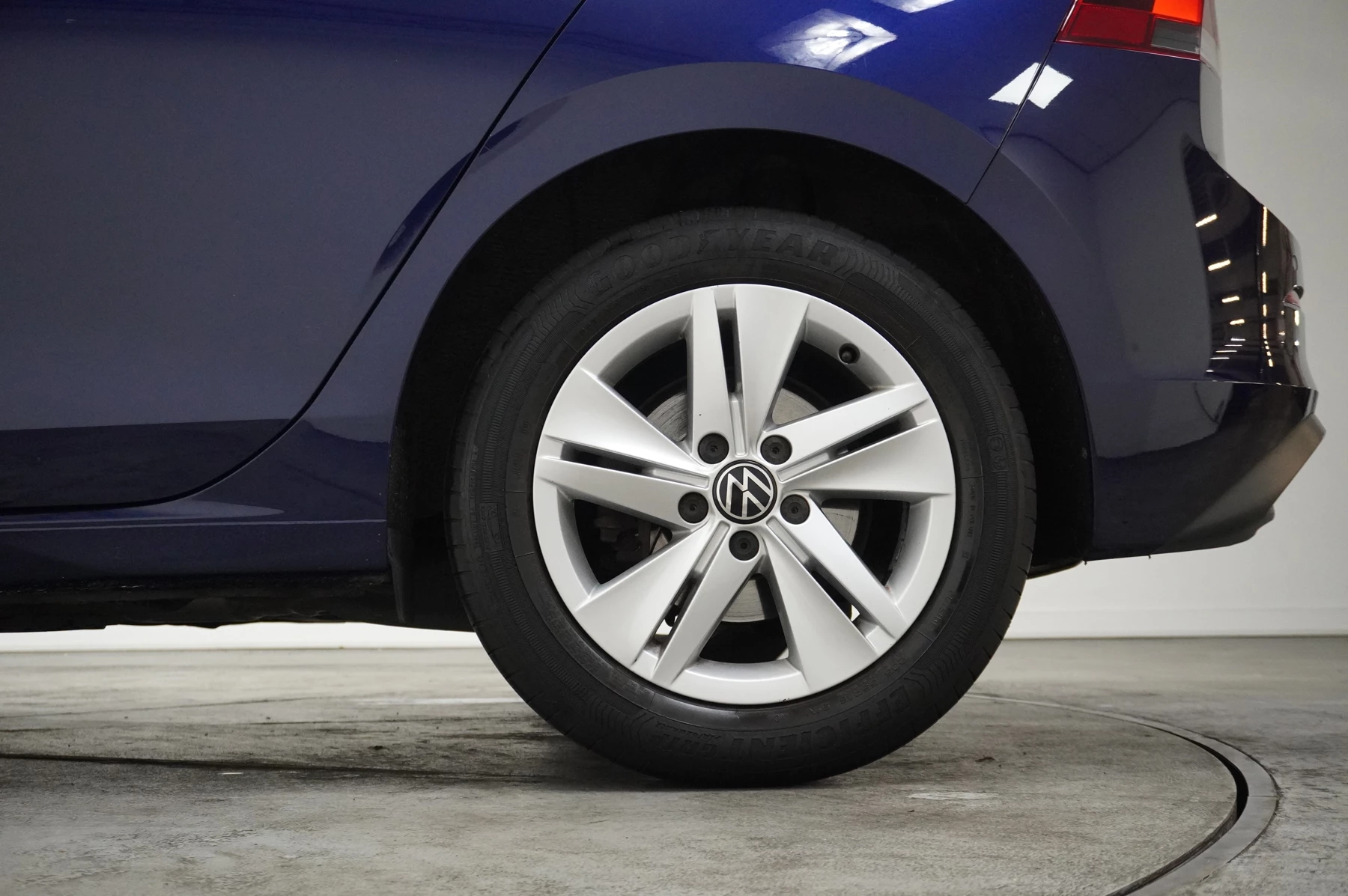Volkswagen-Golf-image-21
