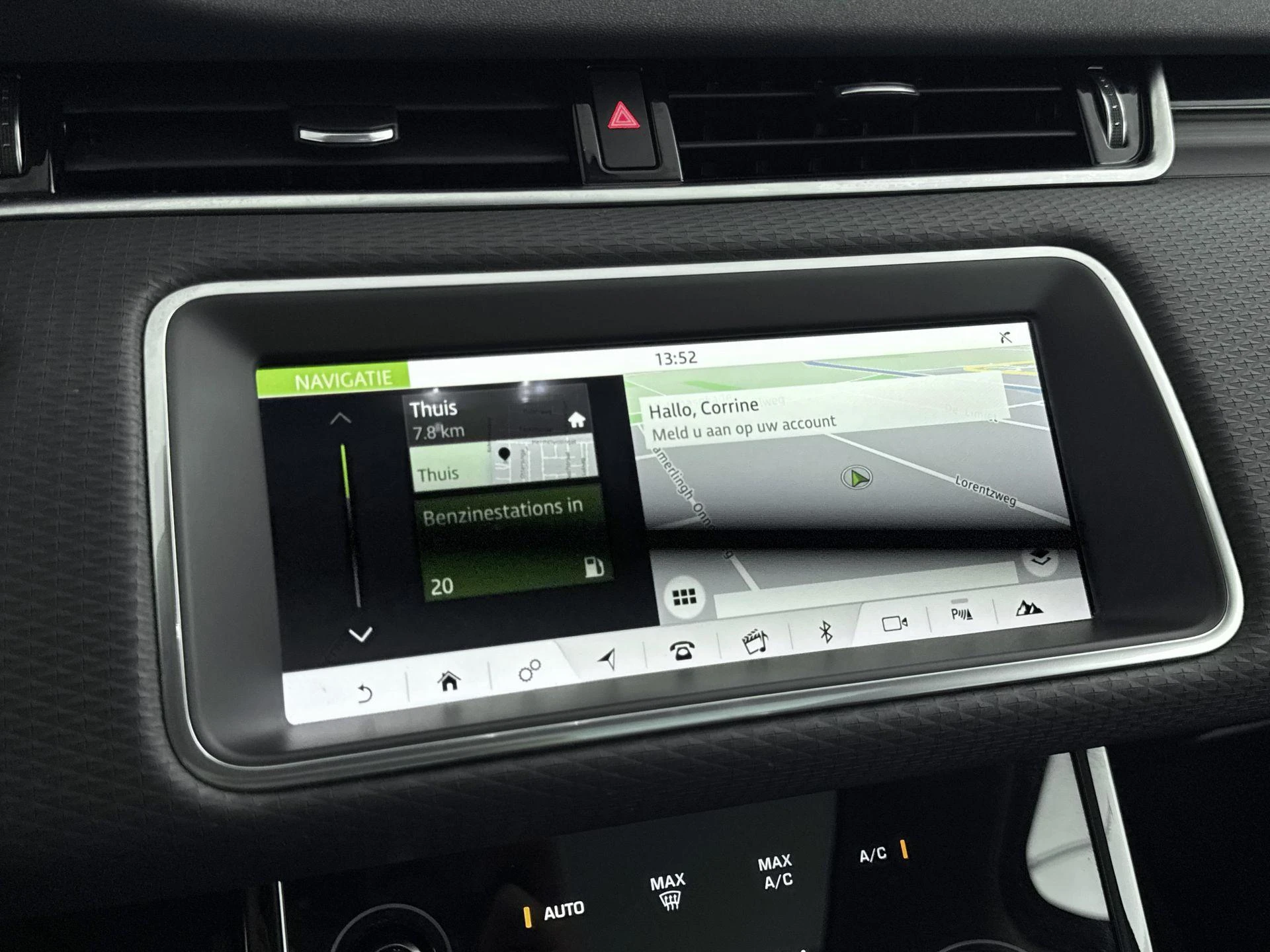 Land Rover-Range Rover Evoque-image-12