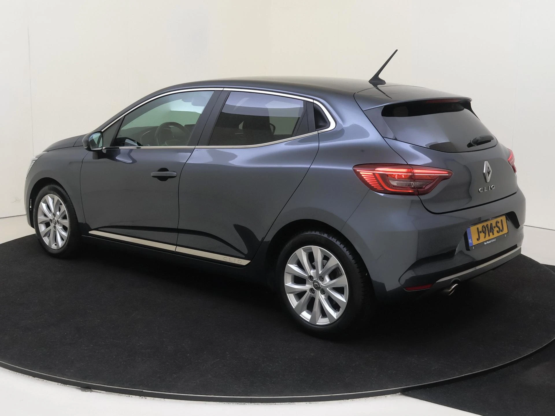 Renault-Clio-image-2