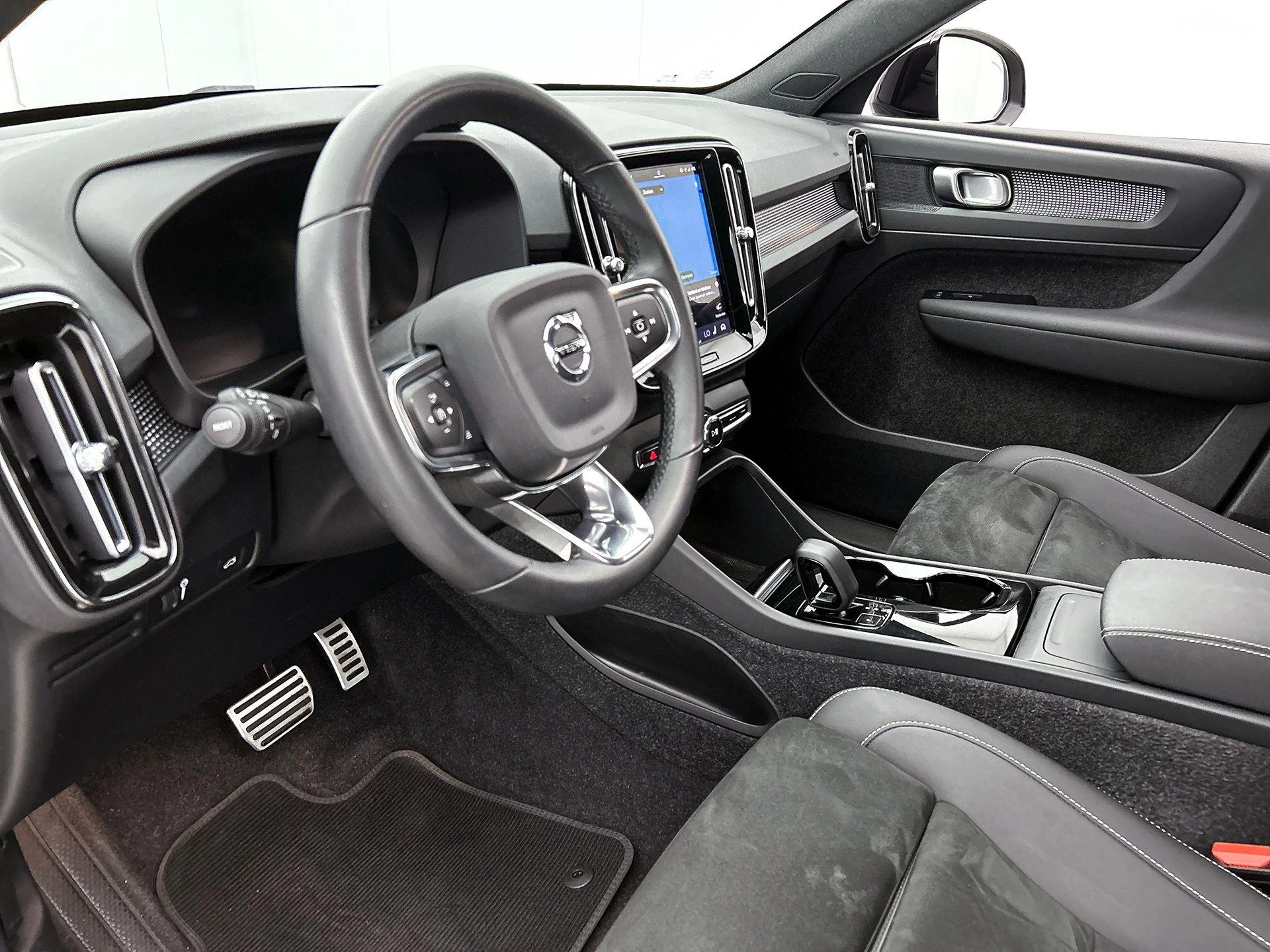 Volvo-XC40-image-23