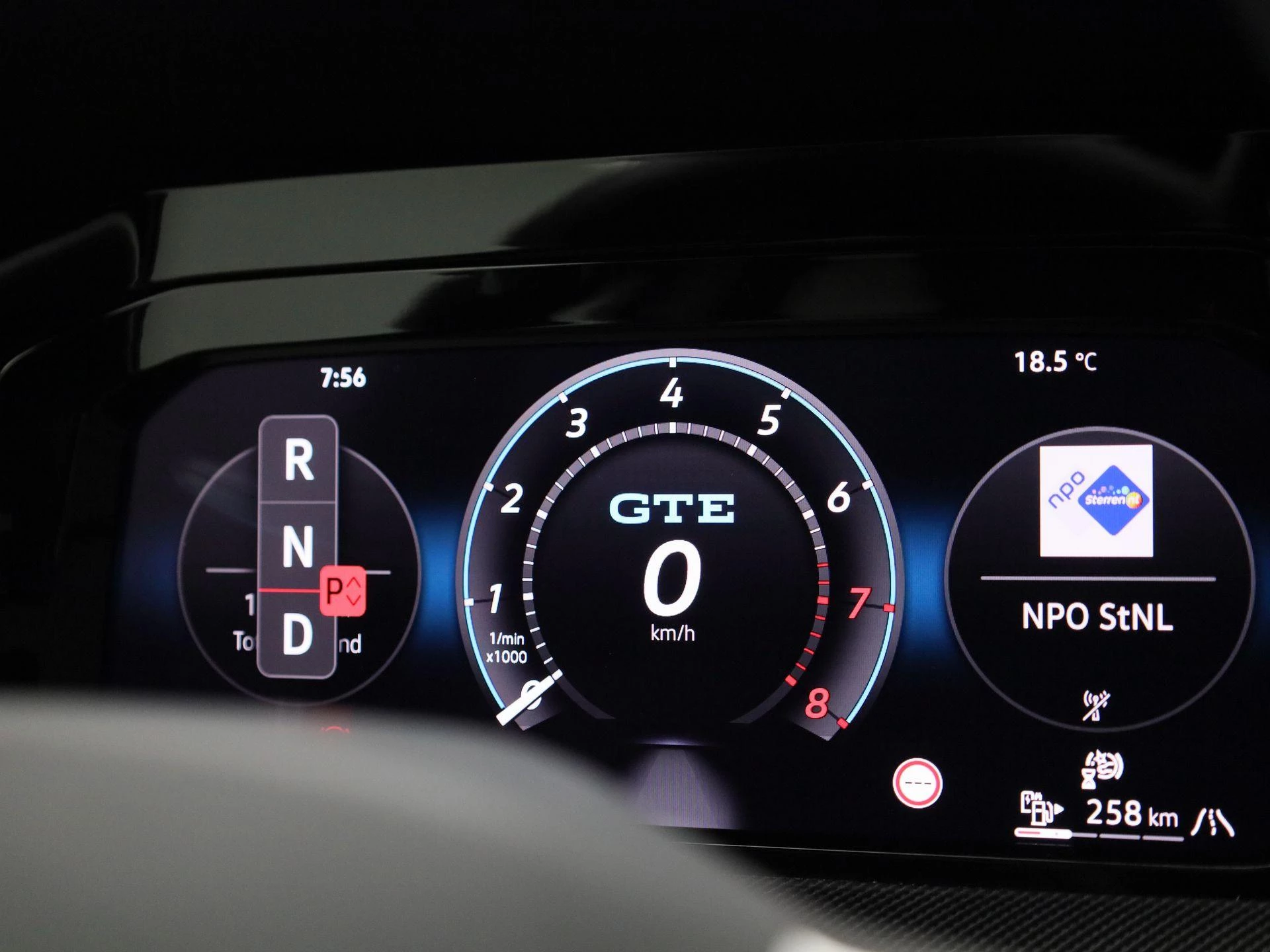 Volkswagen-Golf-image-32