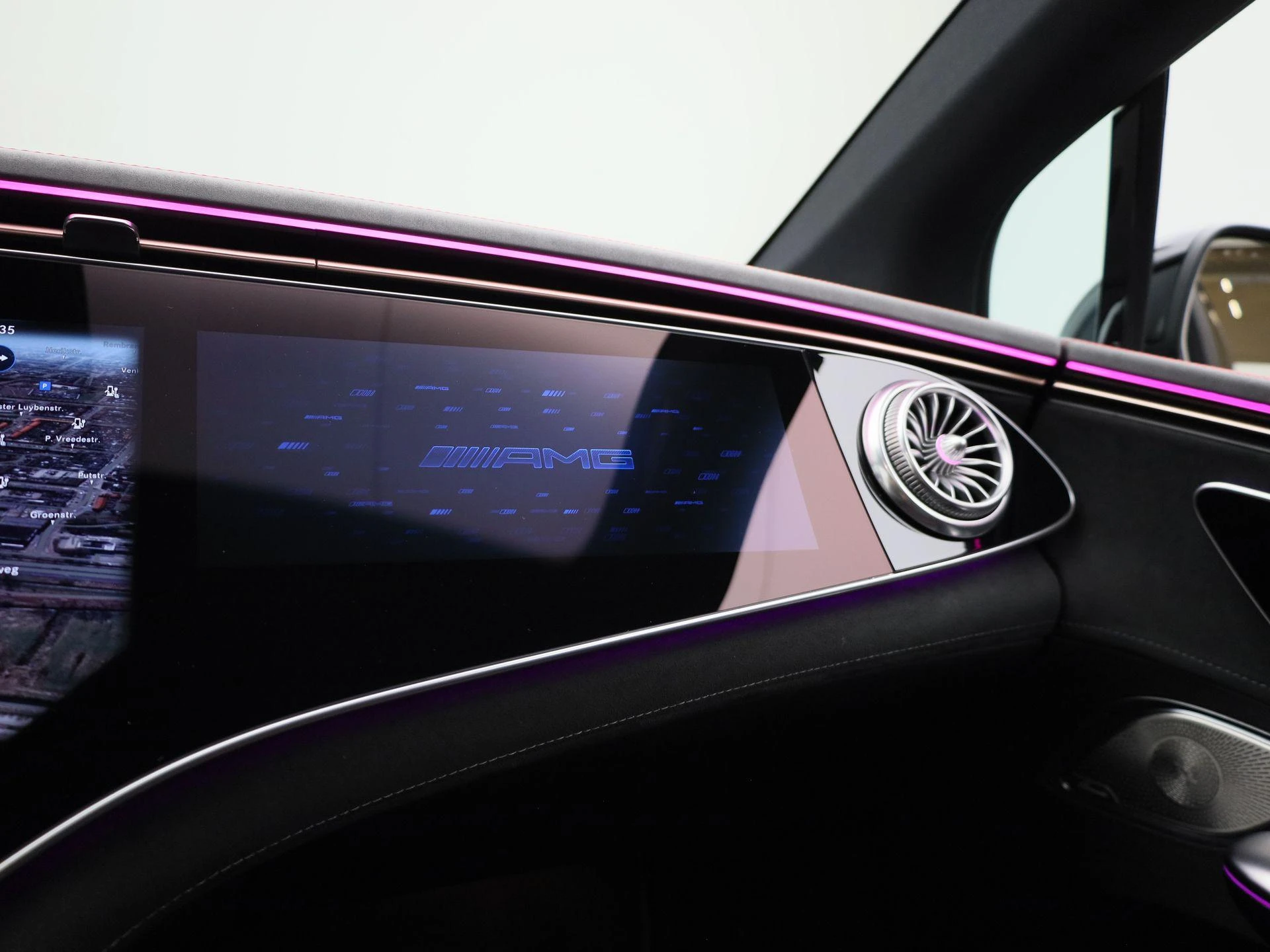 Mercedes-Benz-EQE-image-32