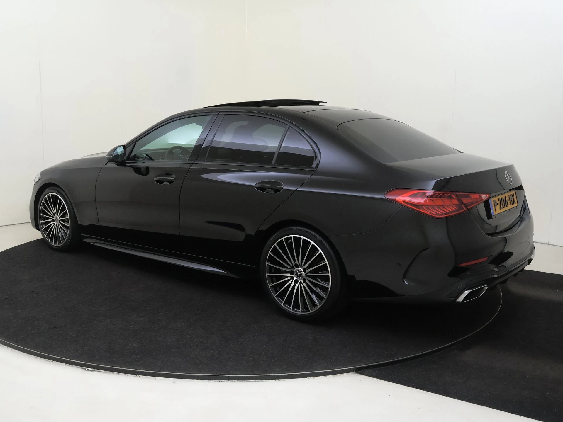 Mercedes-Benz-C-Klasse-image-2