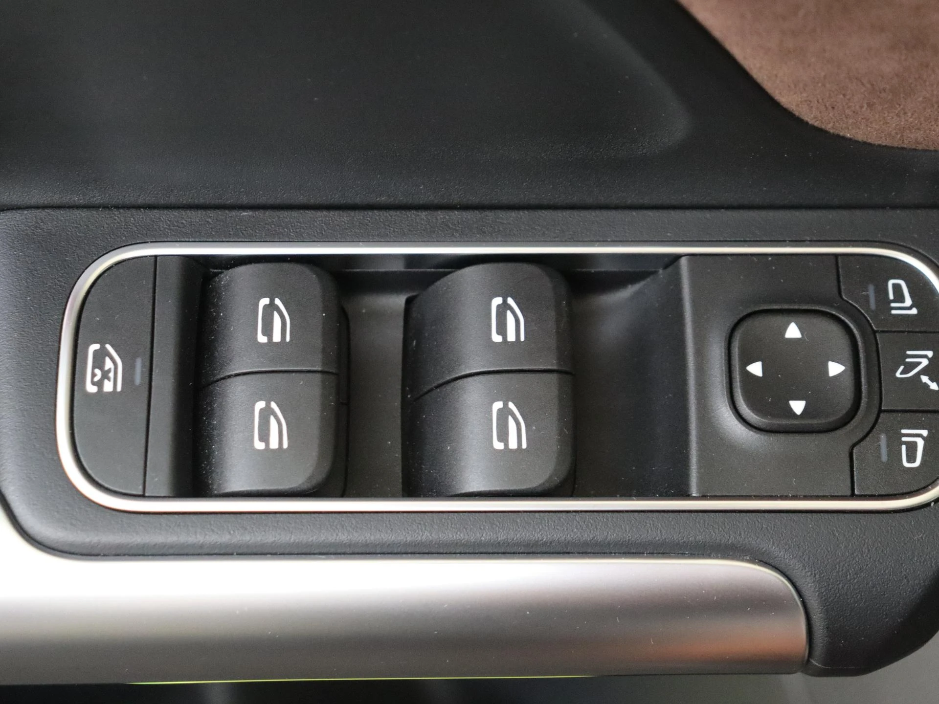 Mercedes-Benz-GLA-image-26