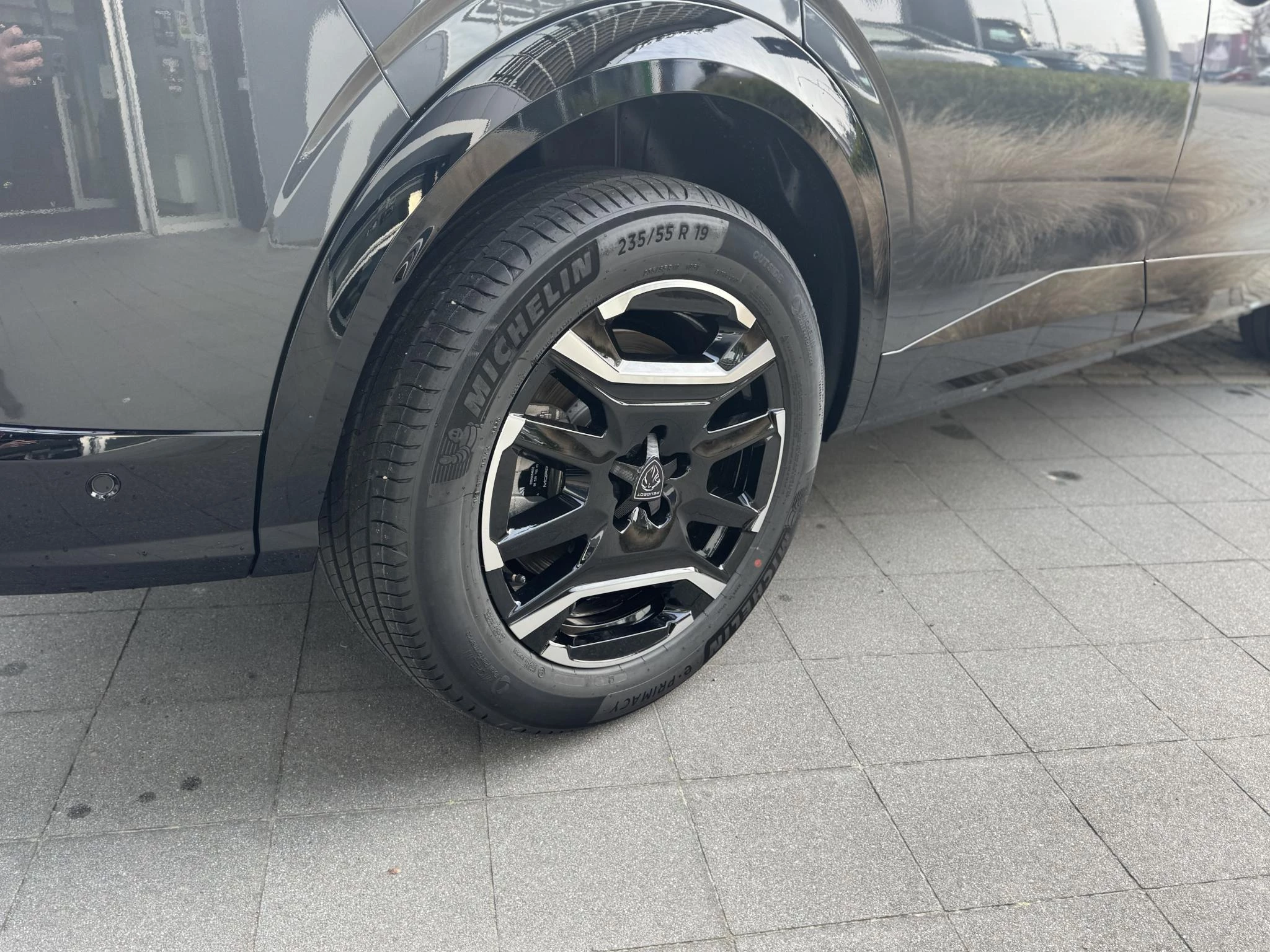 Peugeot-e-5008-image-6