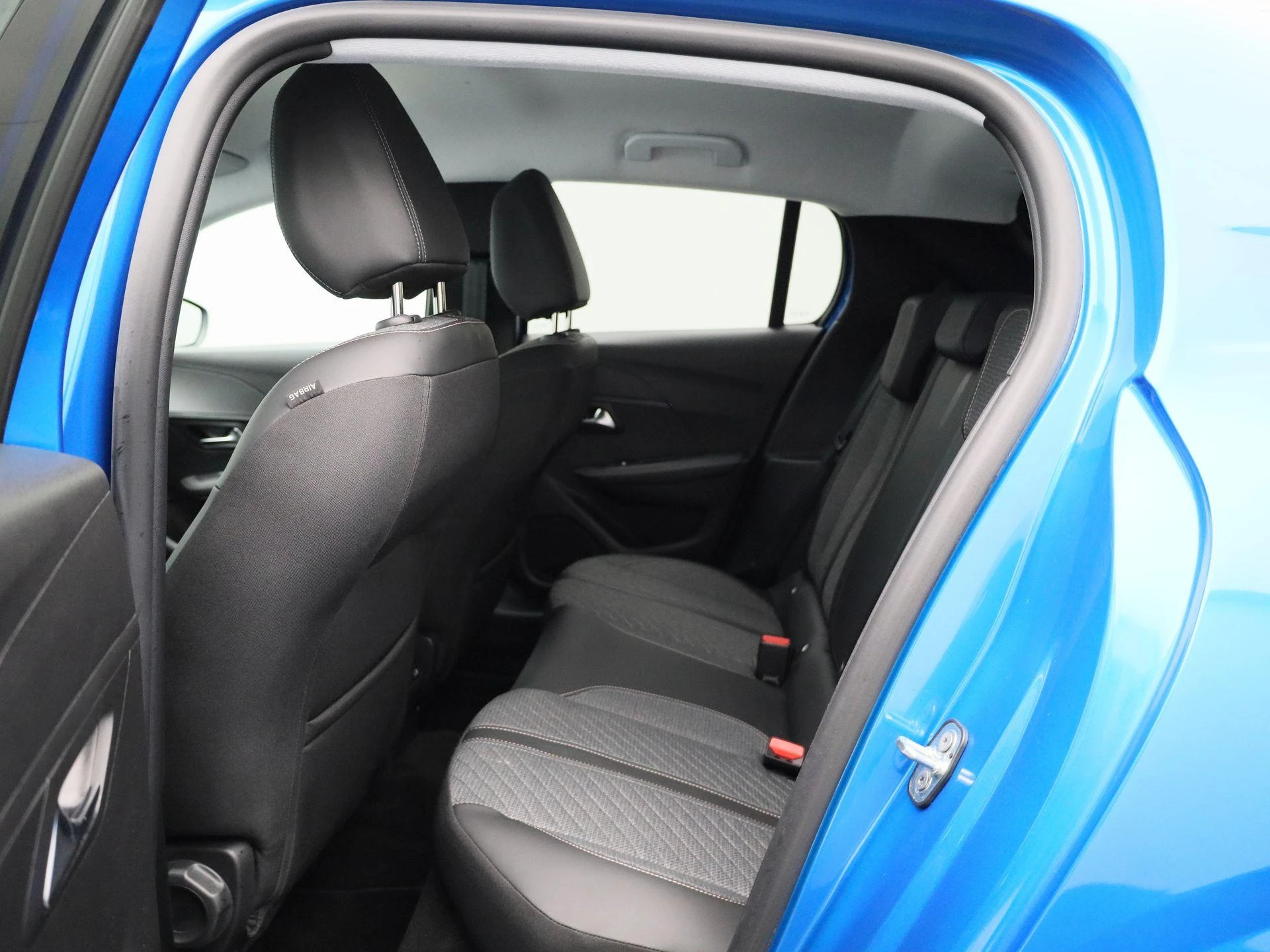 Peugeot e-208 - 10