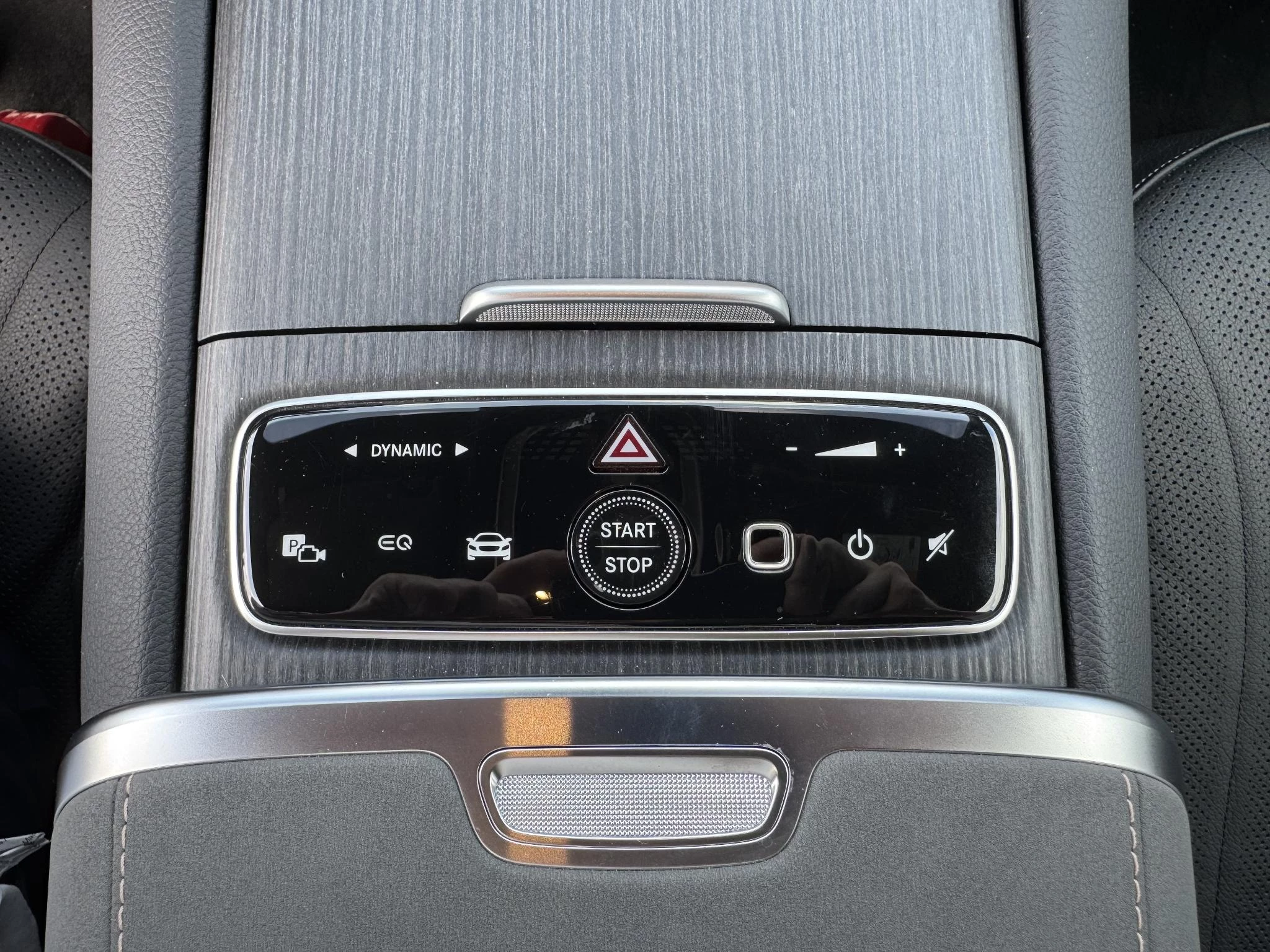 Mercedes-Benz-EQS-image-12