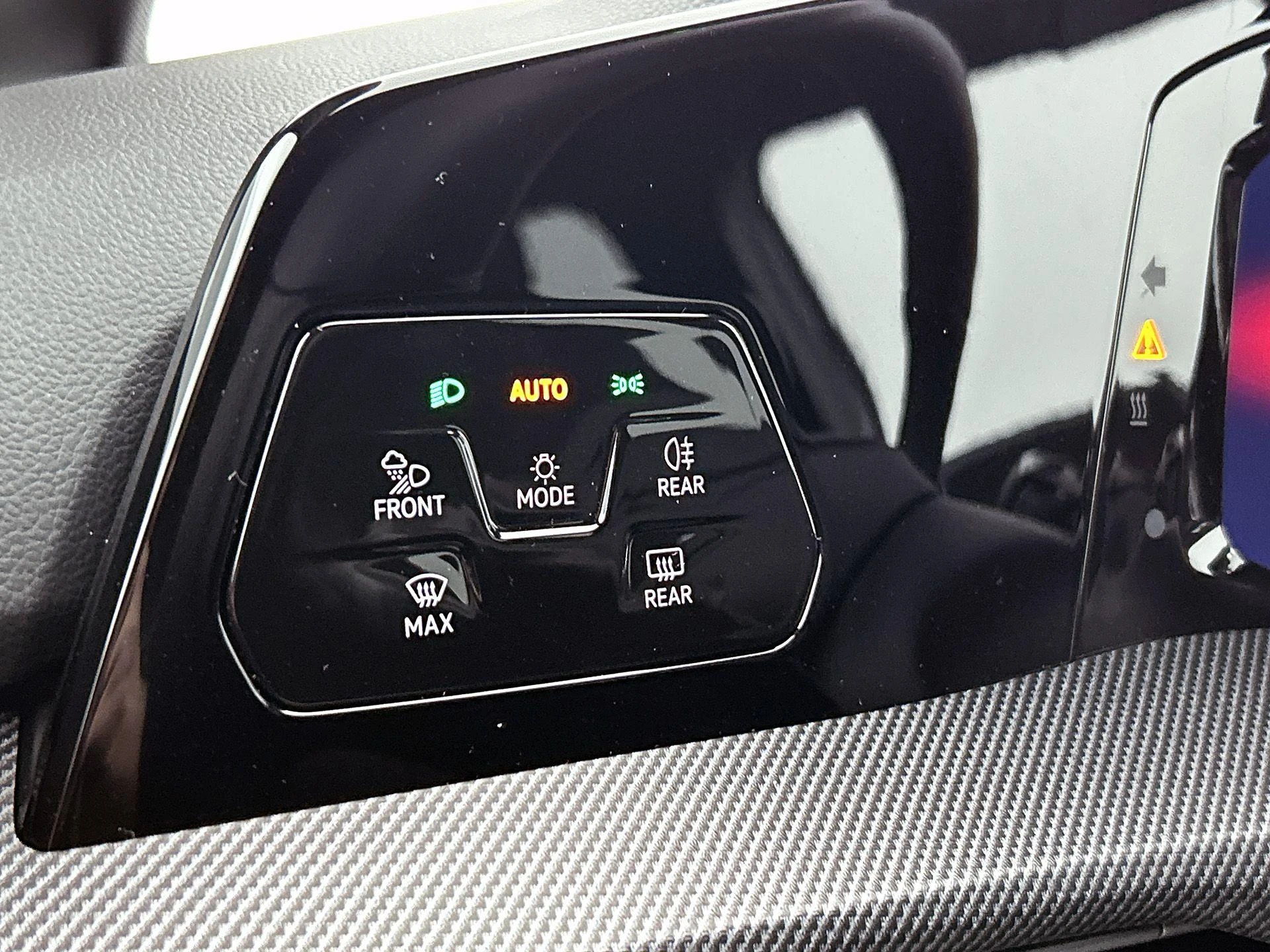 Volkswagen Golf - 23