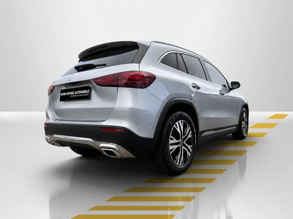 Mercedes-Benz-GLA 200 d-image-13