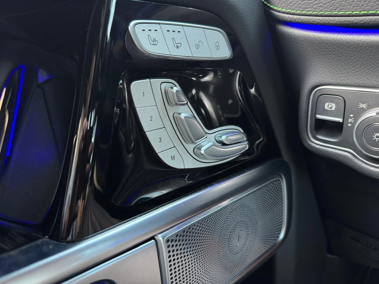 Mercedes-Benz-G-Klasse-image-26