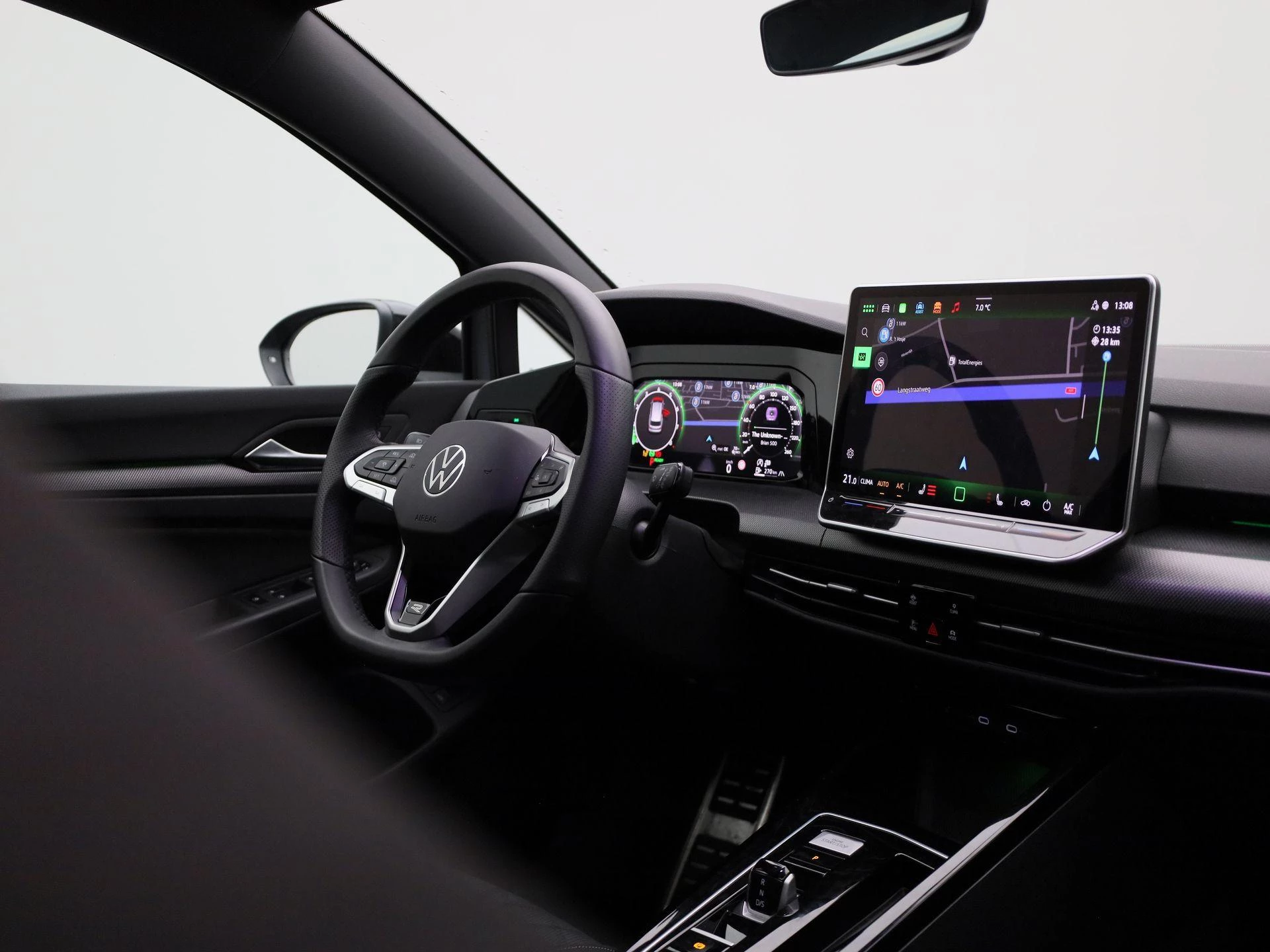 Volkswagen-Golf-image-38