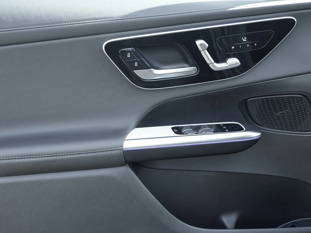 Mercedes-Benz-GLC-image-15
