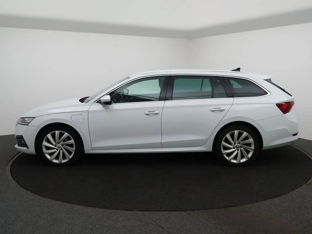 Škoda Octavia Combi PHEV Octavia PHEV 1.4TSI 204PK *AUTOMAAT*CAMERA*CRUISE*VIRTUAL COCKPIT*NAVI*APP-CONNECT*SFEERVERLICHTING*...*