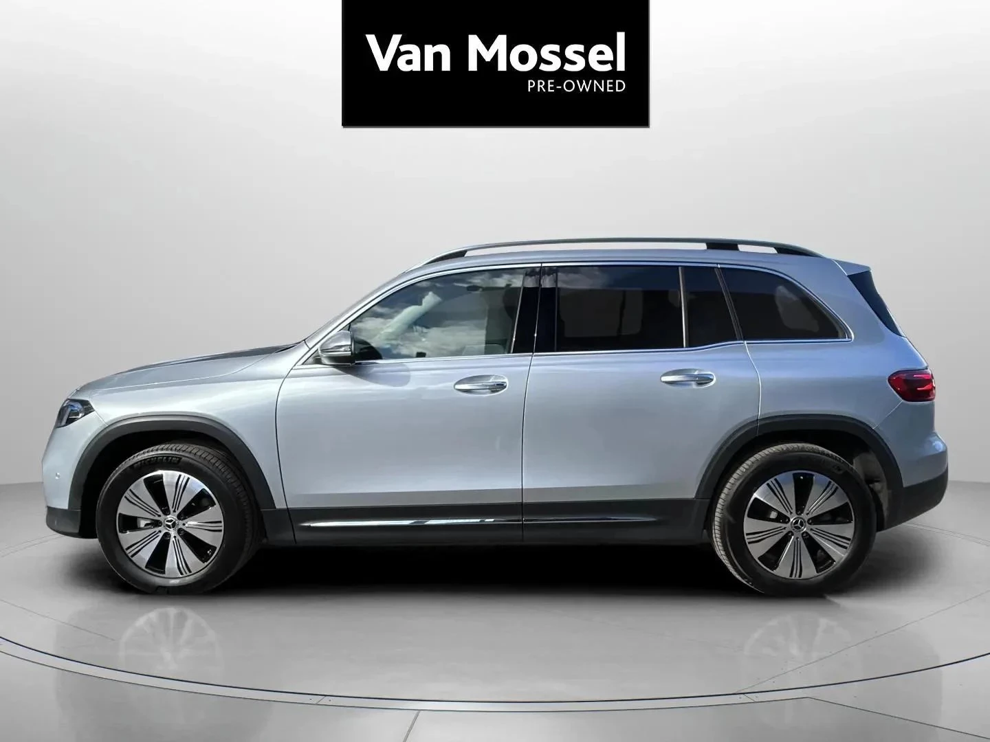 Mercedes-Benz-EQB-image-7