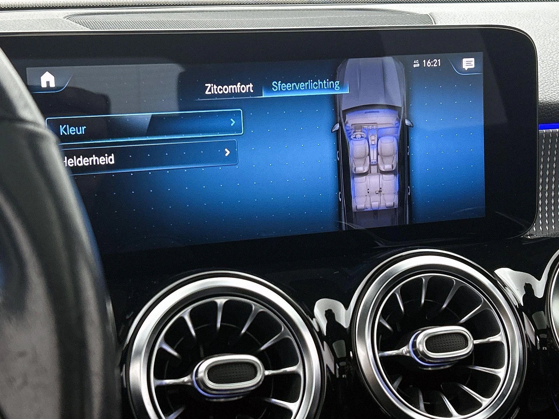 Mercedes-Benz-GLB-image-42