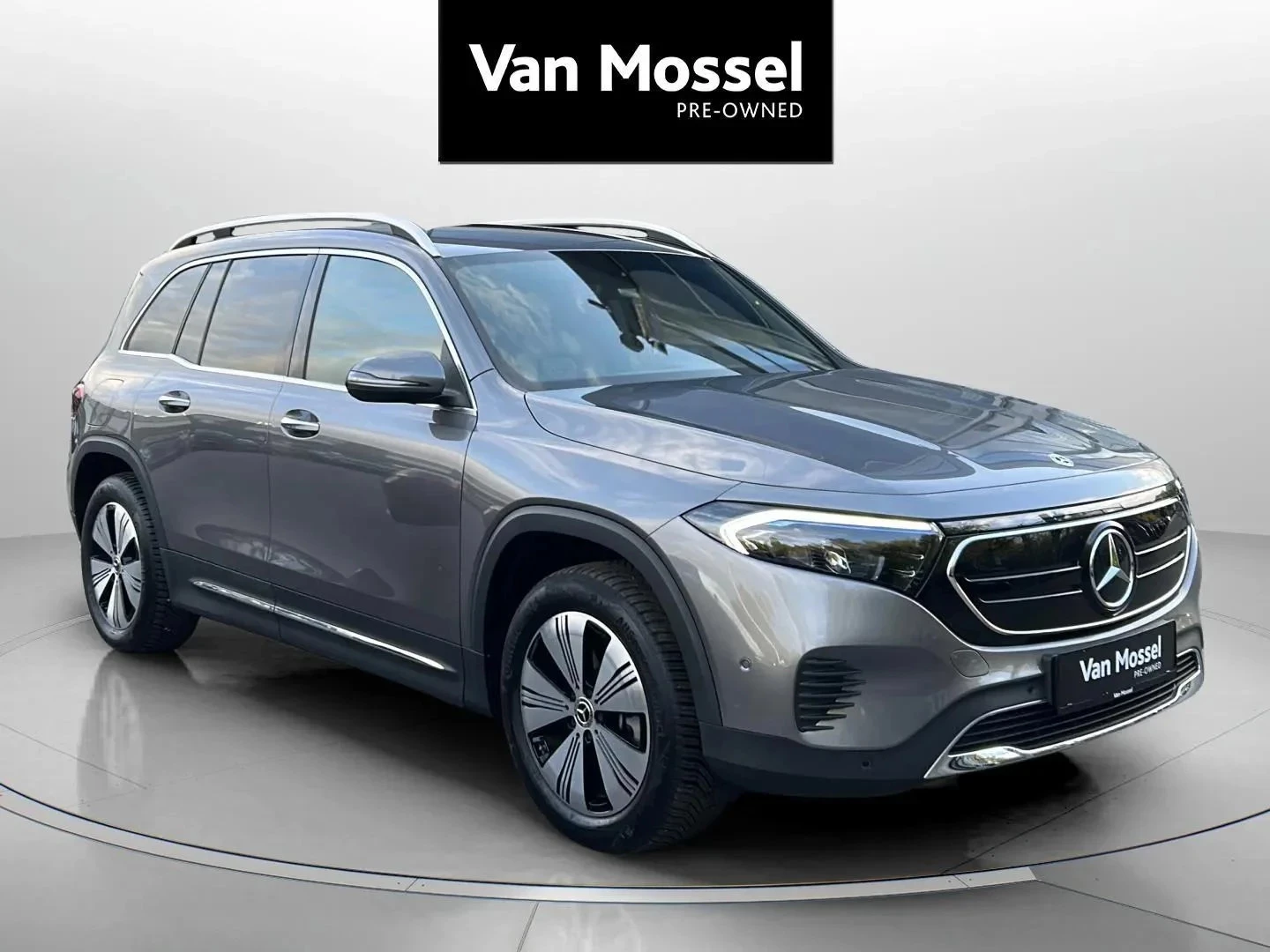 Mercedes-Benz-EQB-image-2