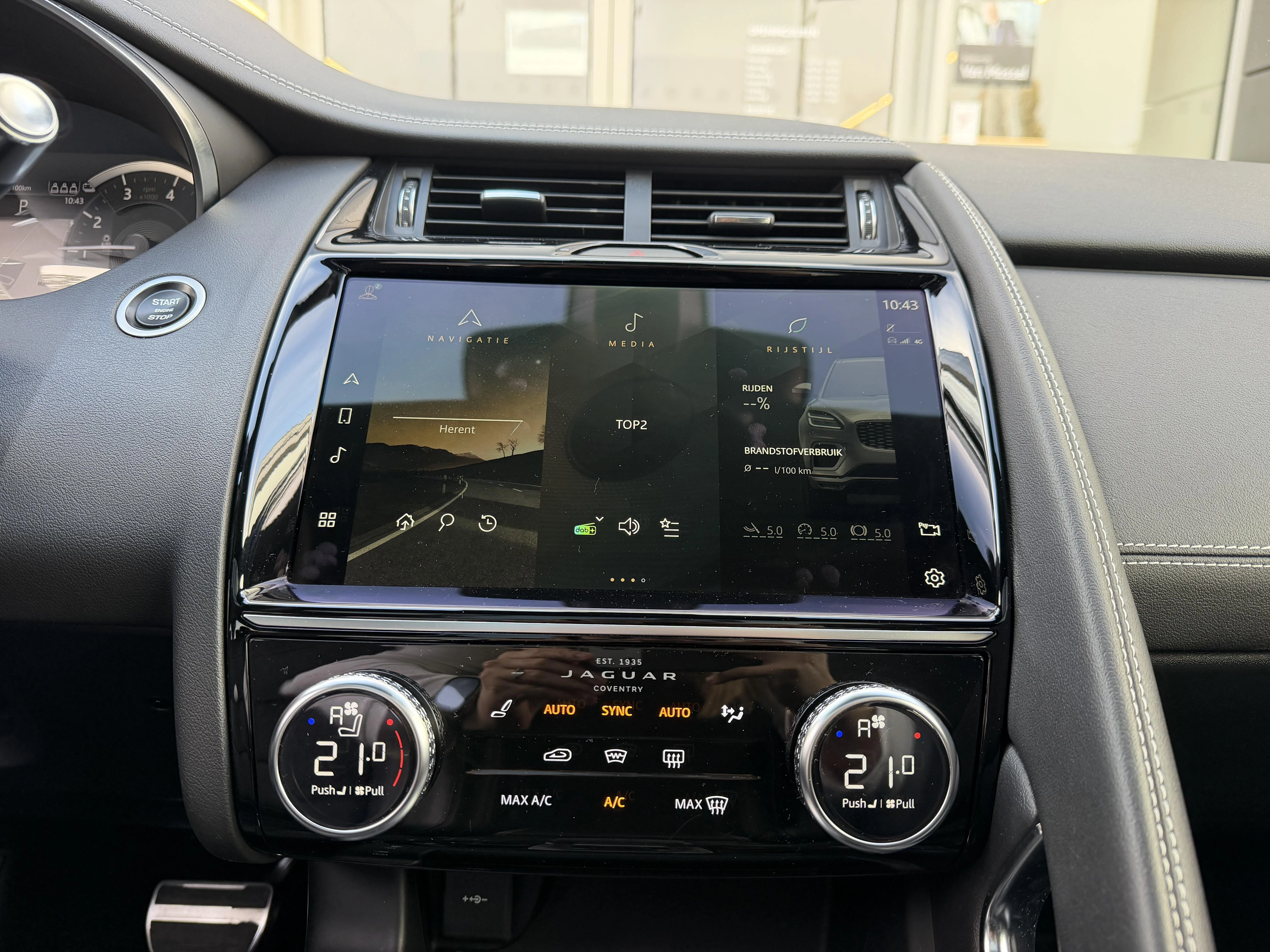 Jaguar-E-PACE-image-16