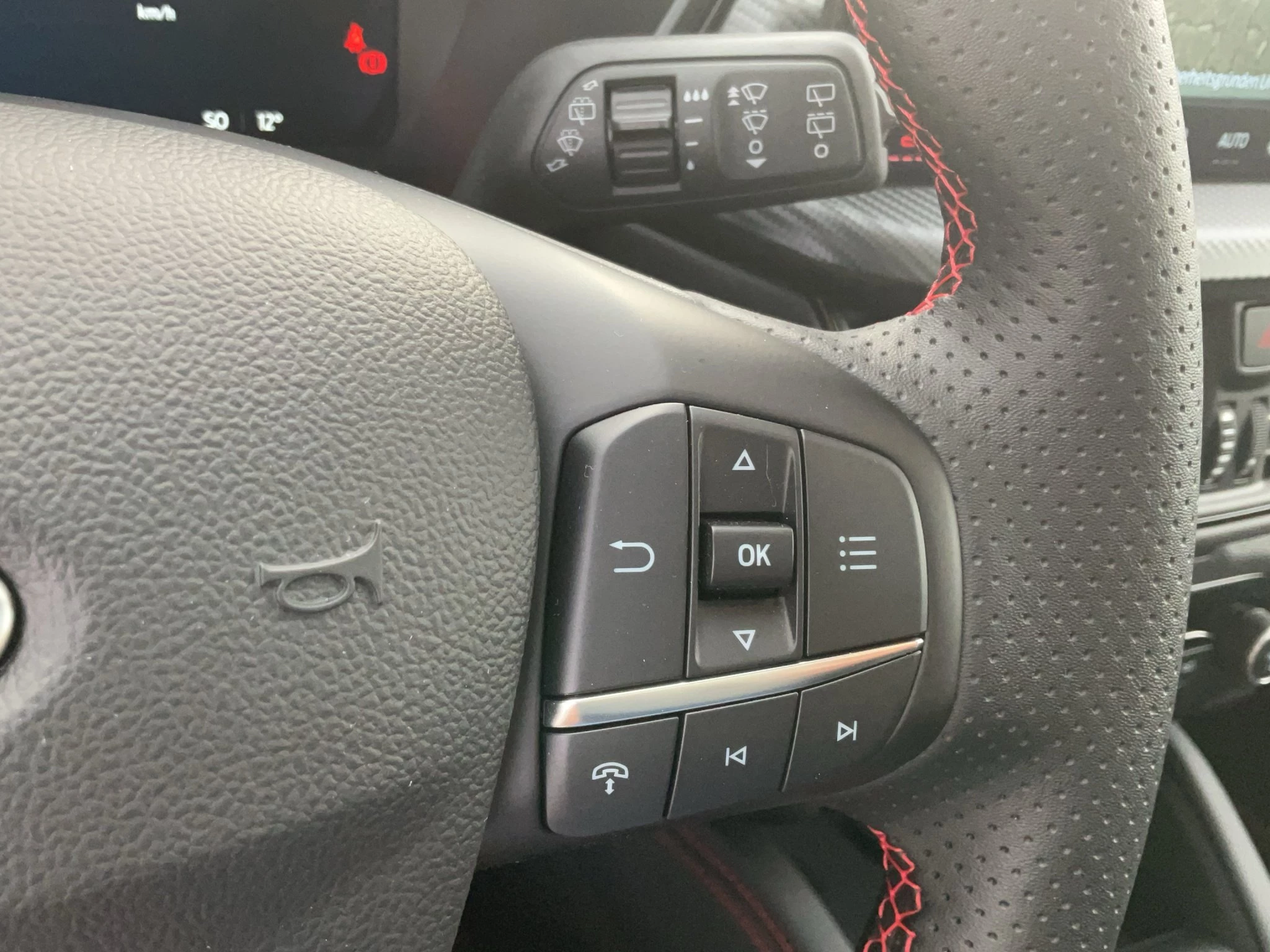 Ford Kuga ST-Line X Aut.*PANO*AHK*360GRAD*LED-MATRIX*NAVI*GRA*WINTER-PKT.