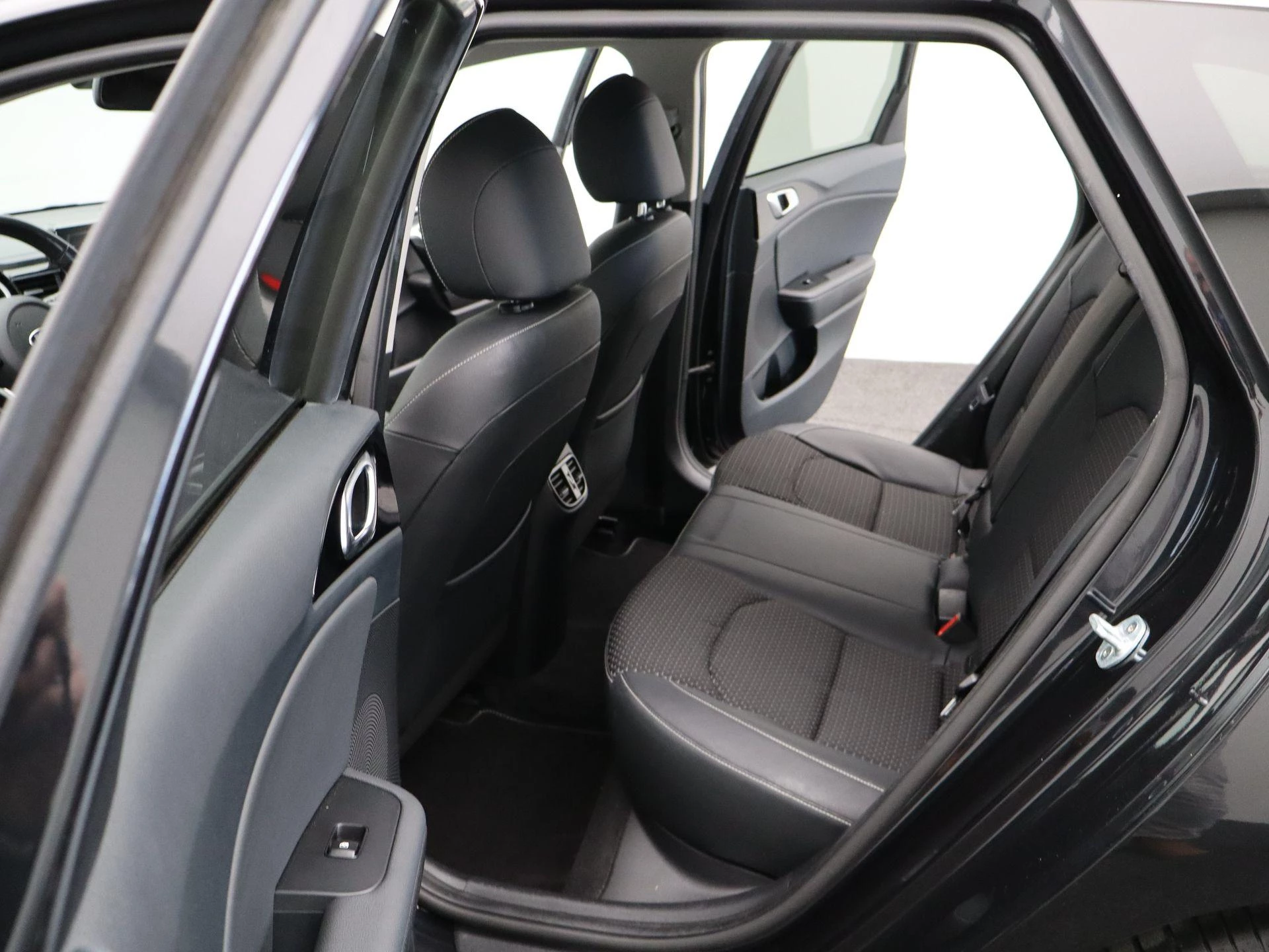 Kia-Ceed Sportswagon-image-16