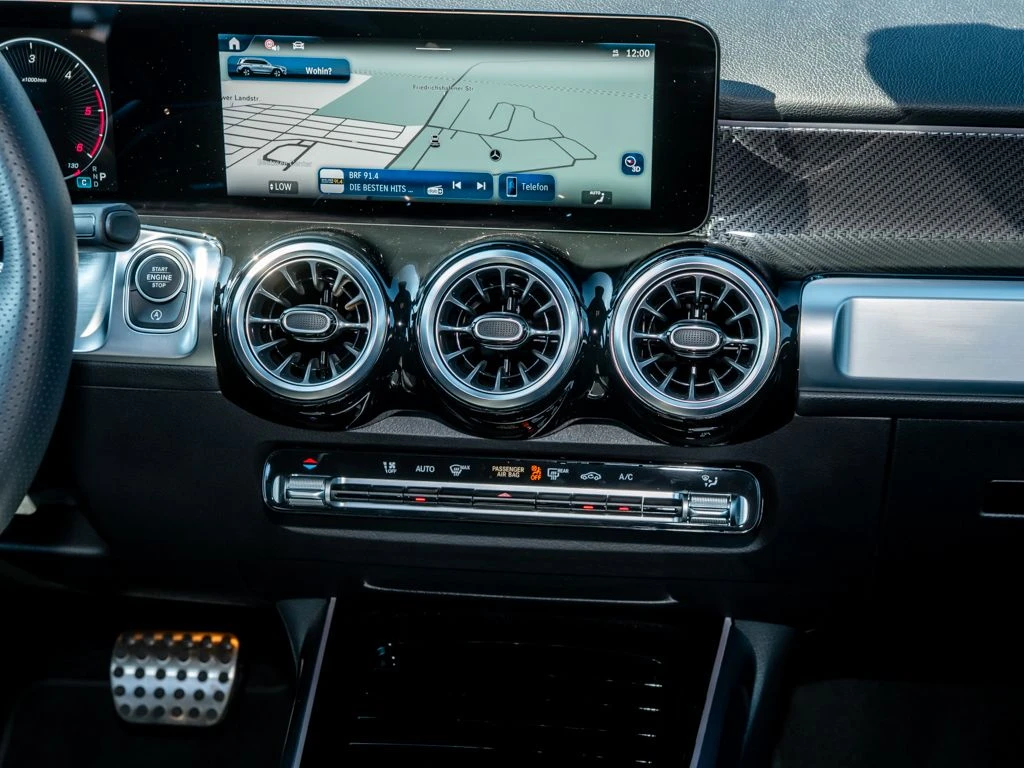 Mercedes-Benz-GLB 200 d-image-10
