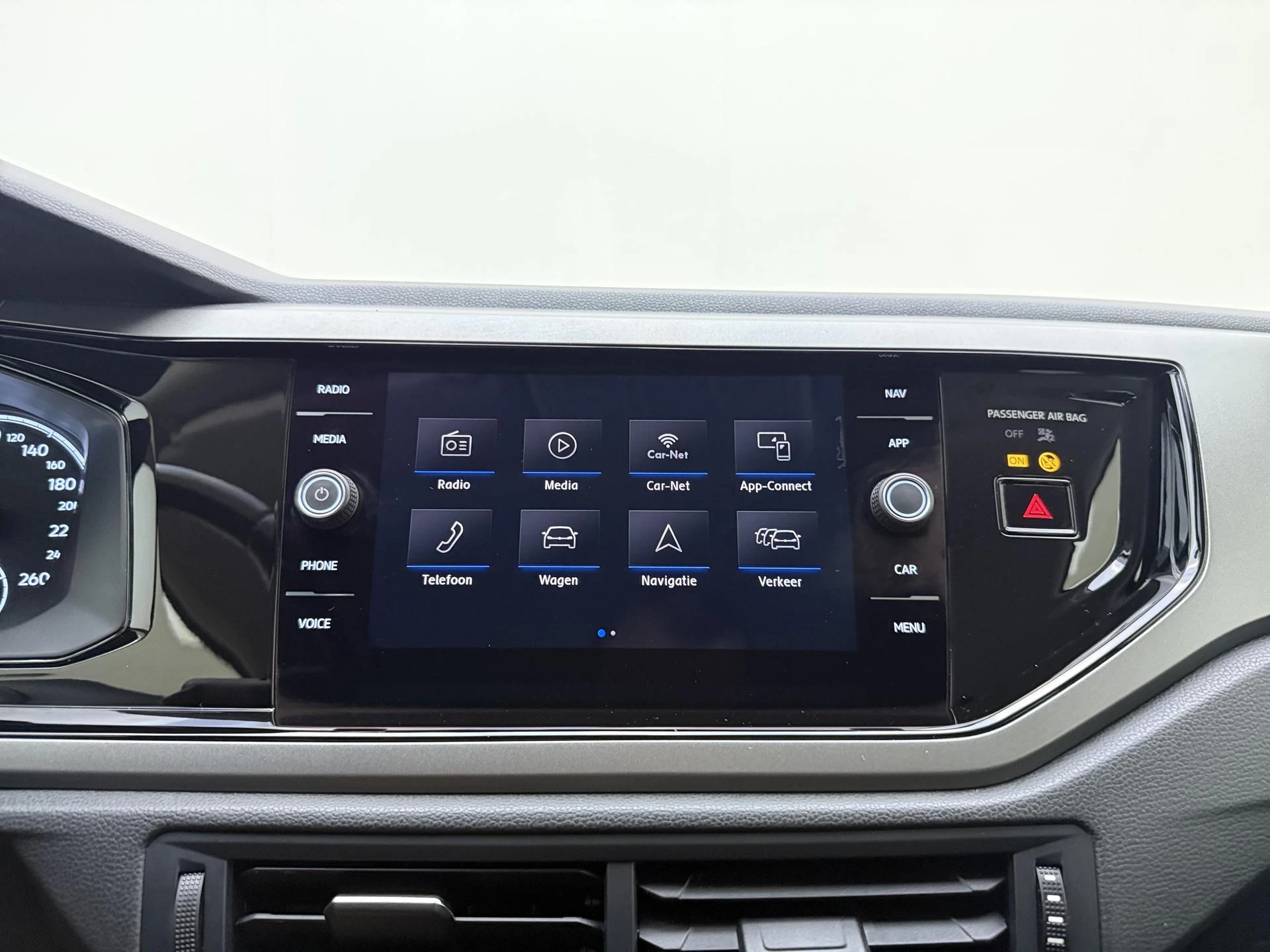 Volkswagen-Polo-image-18
