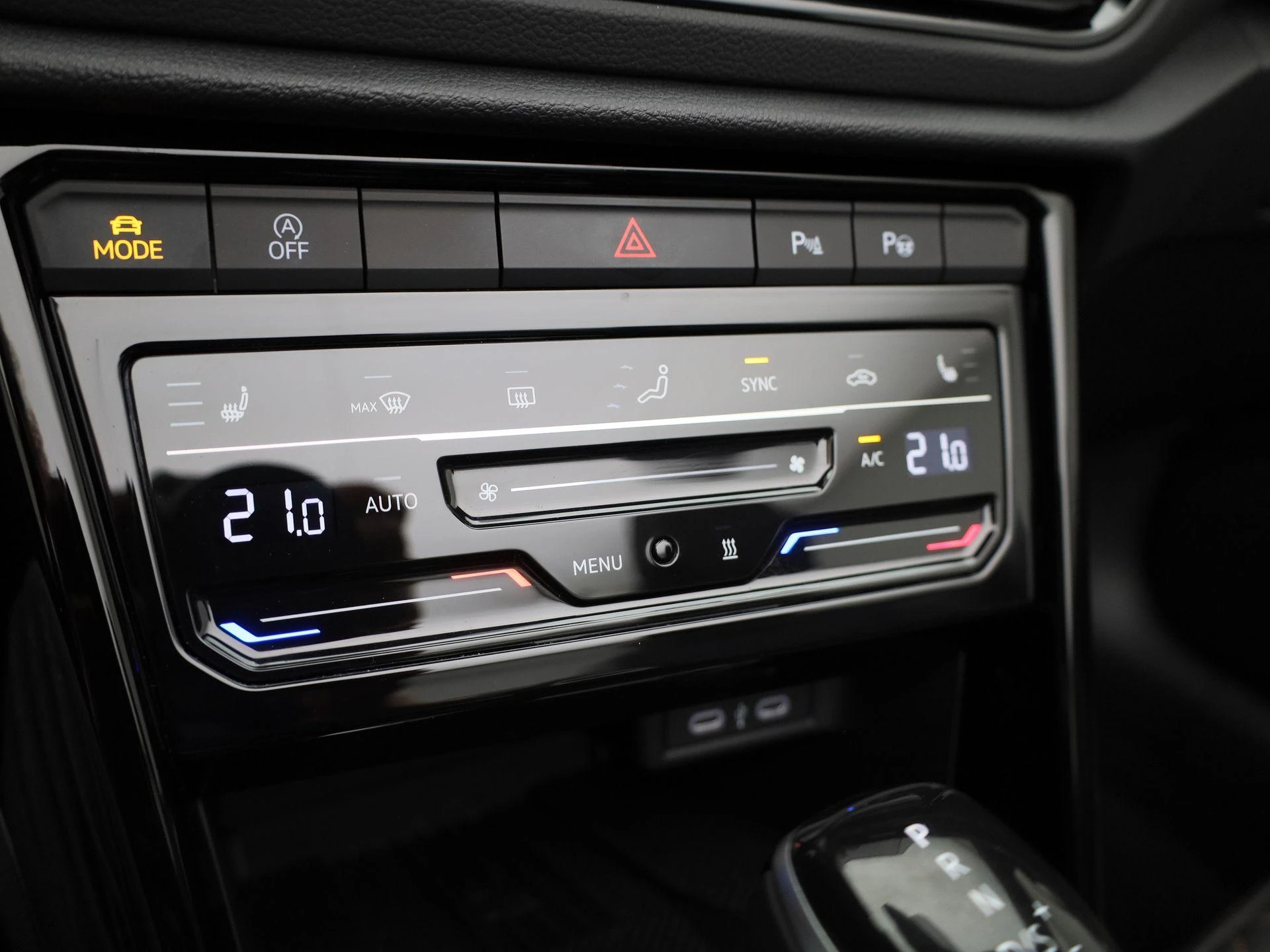 Volkswagen-T-Roc-image-25