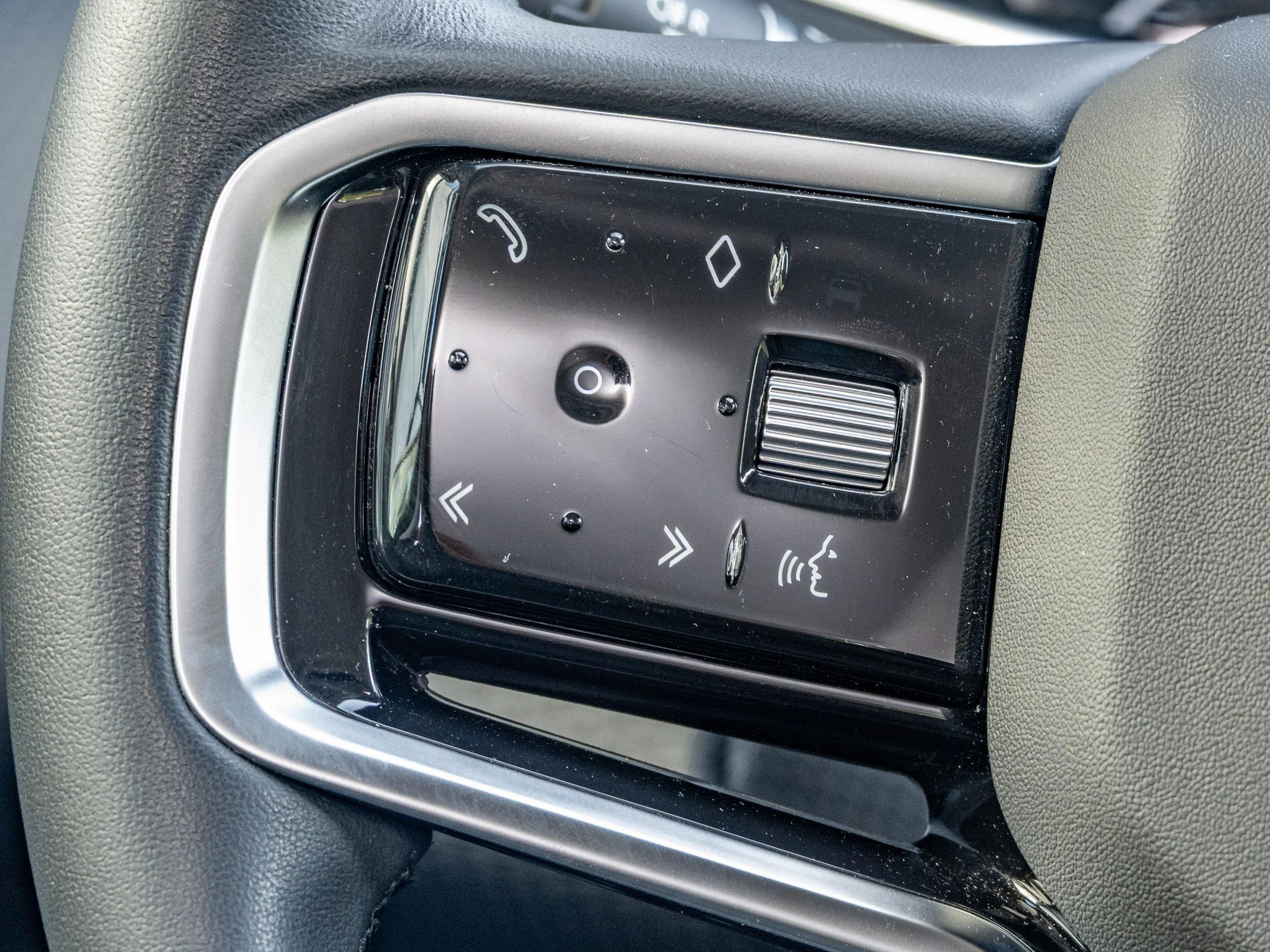 Land Rover-Range Rover Evoque-image-20