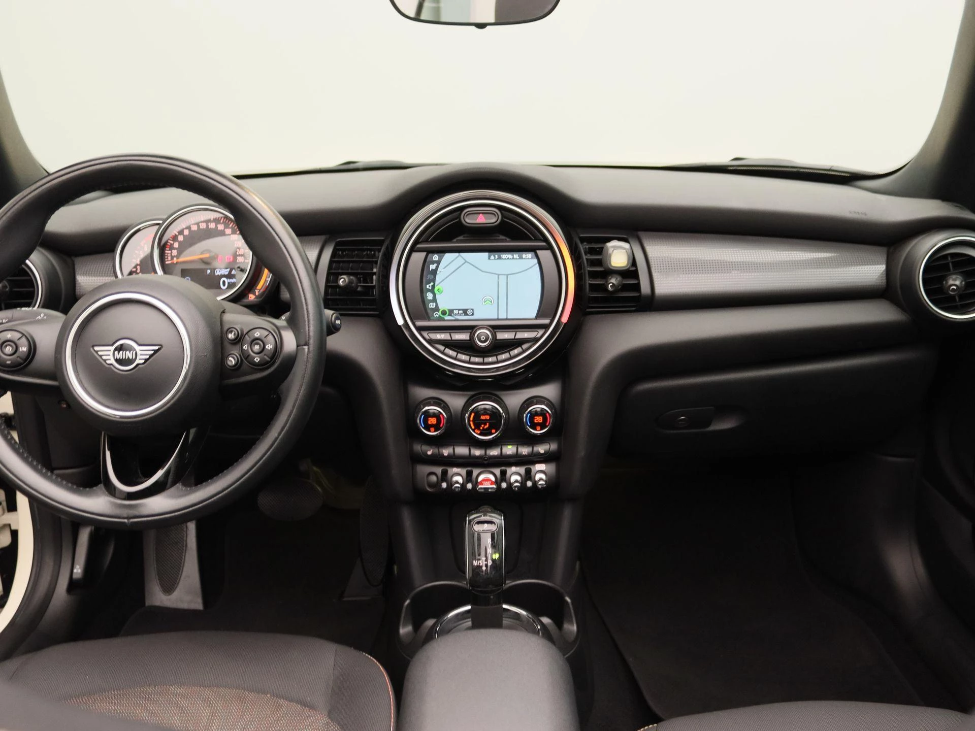MINI-Cooper Cabrio-image-7