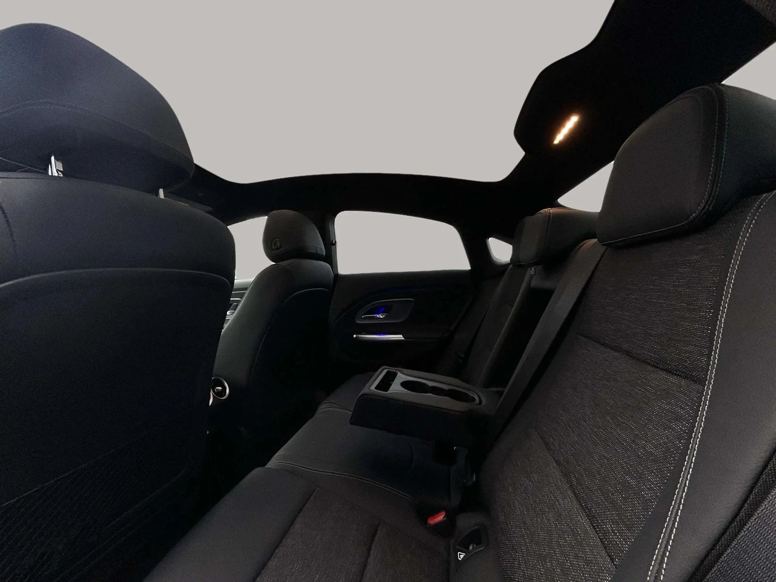 Mercedes-Benz-CLA-image-12