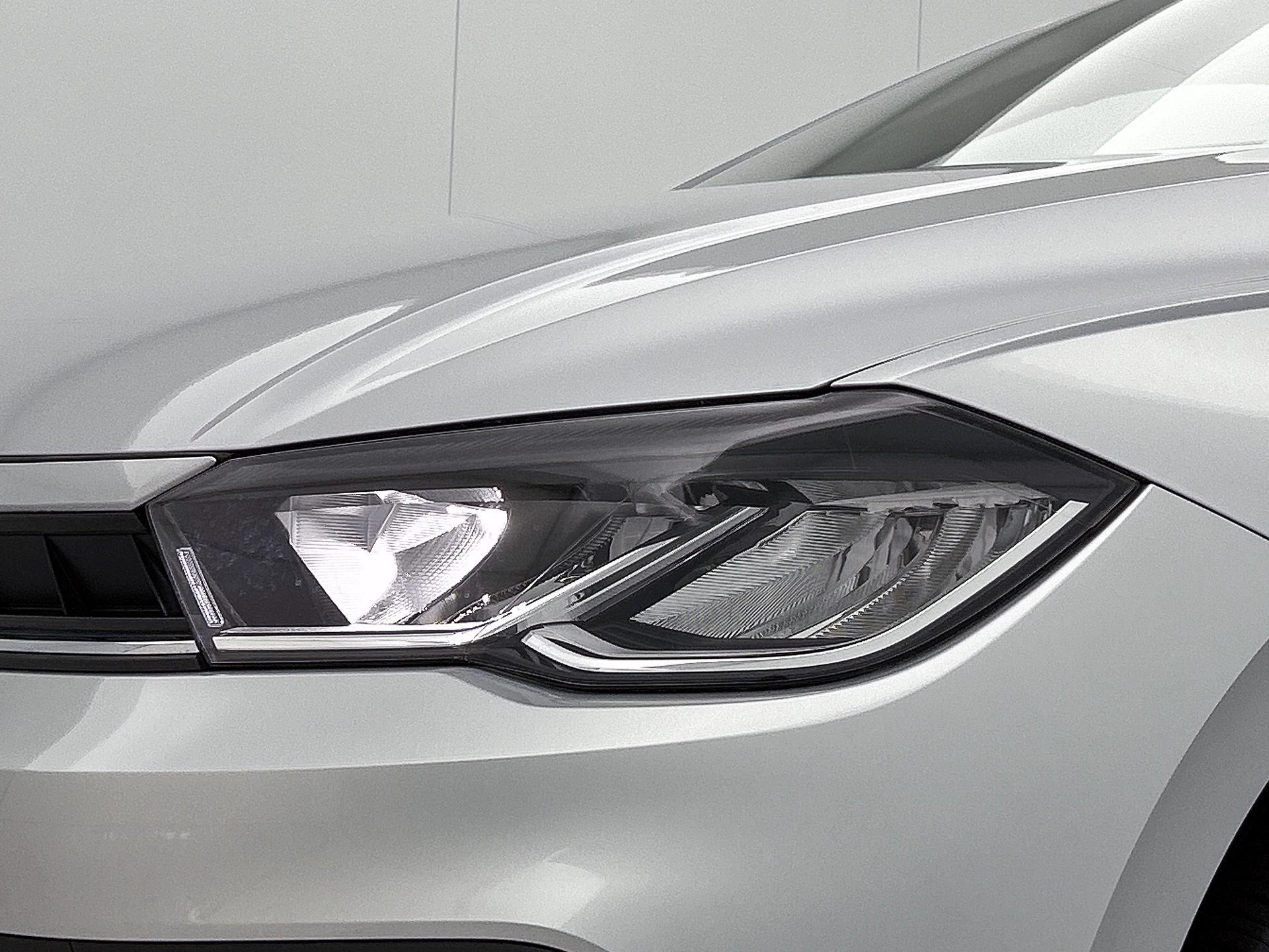 Volkswagen-Polo-image-12