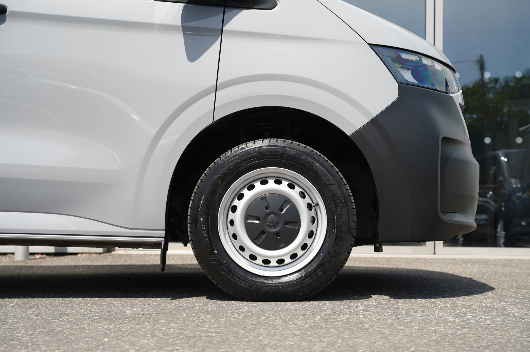 Volkswagen-Transporter-image-24