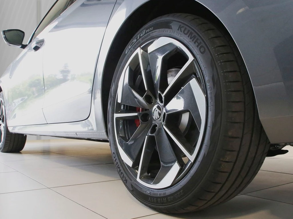 Škoda Octavia Combi RS 2.0 TSI UPE 58.490 RS Lounge
