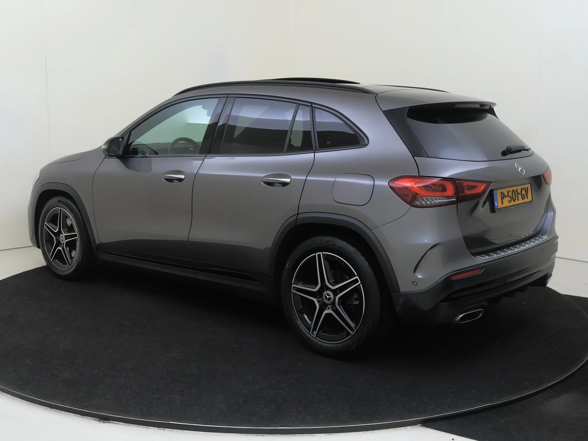 Mercedes-Benz-GLA-image-2