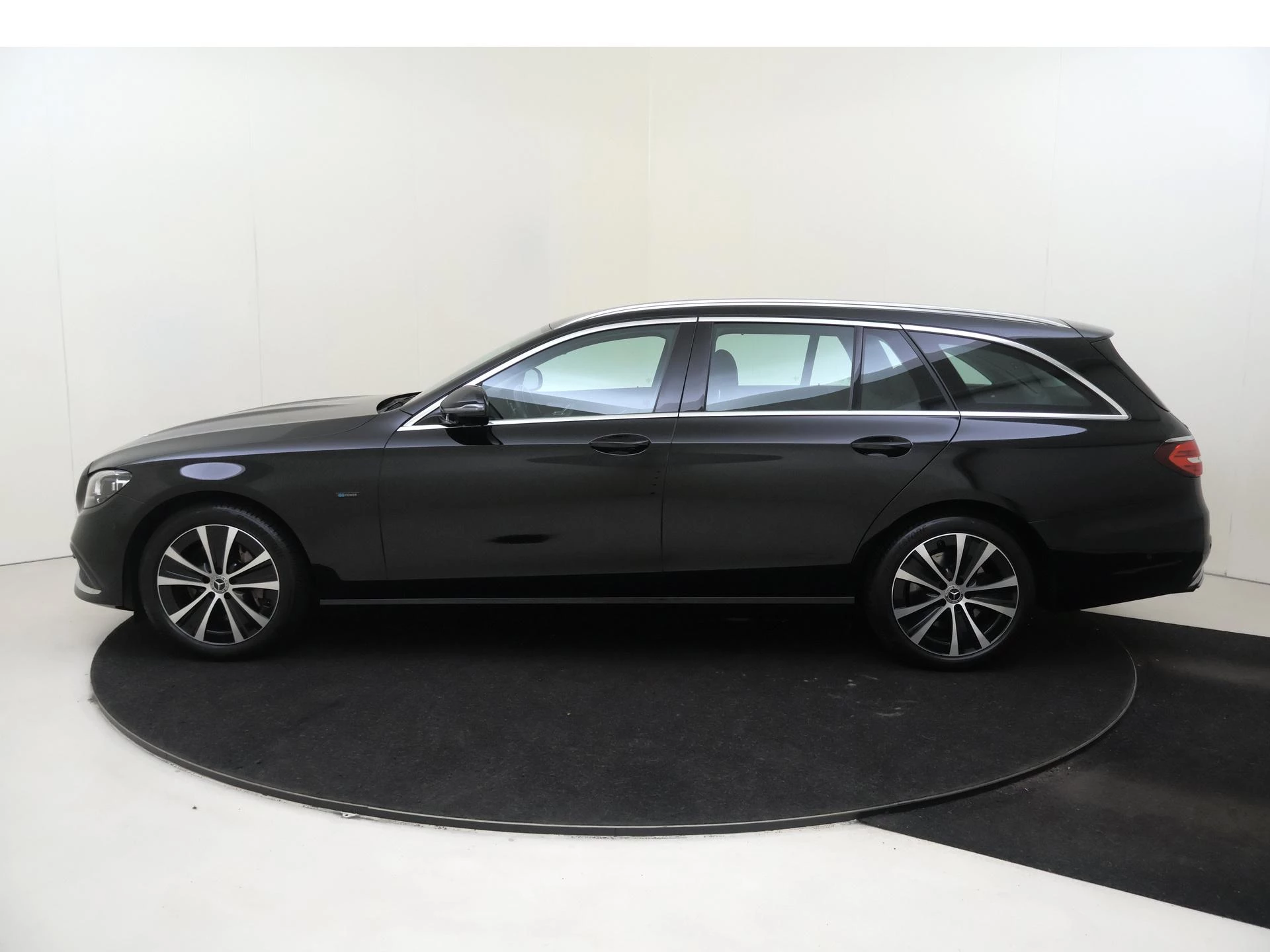 Mercedes-Benz-E-Klasse-image-7