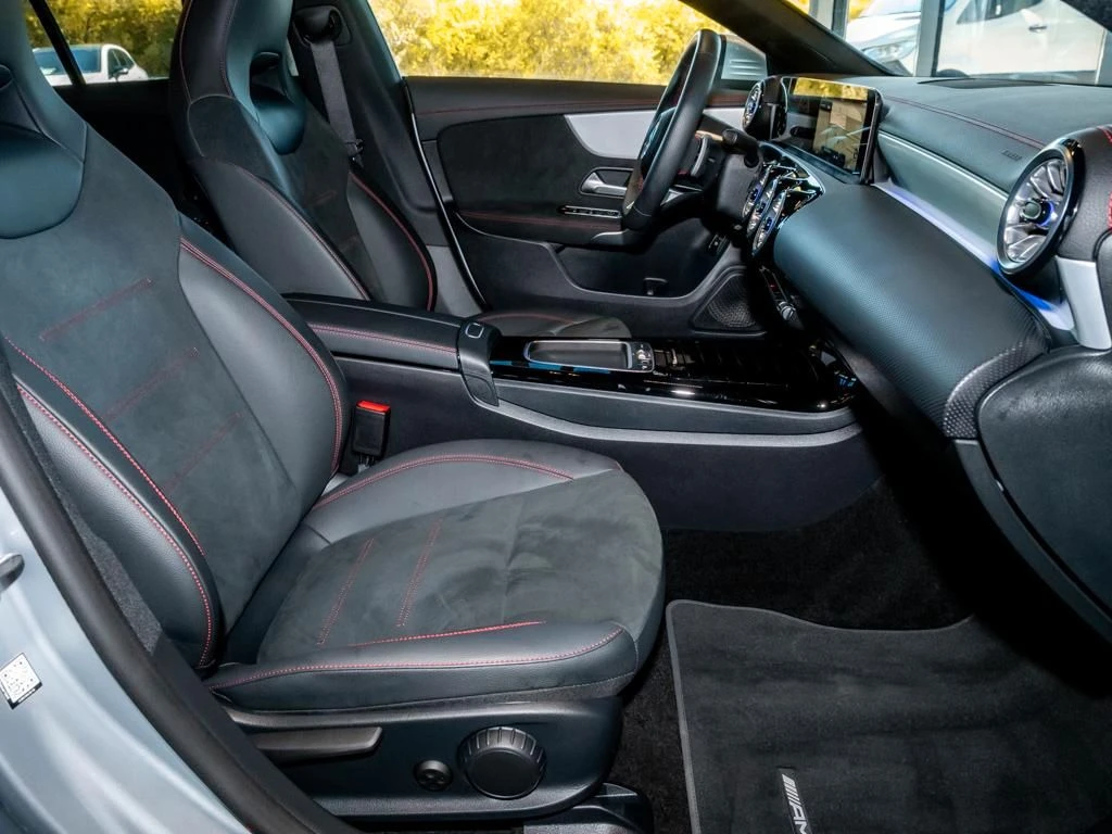 Mercedes-Benz-CLA 200 d-image-11