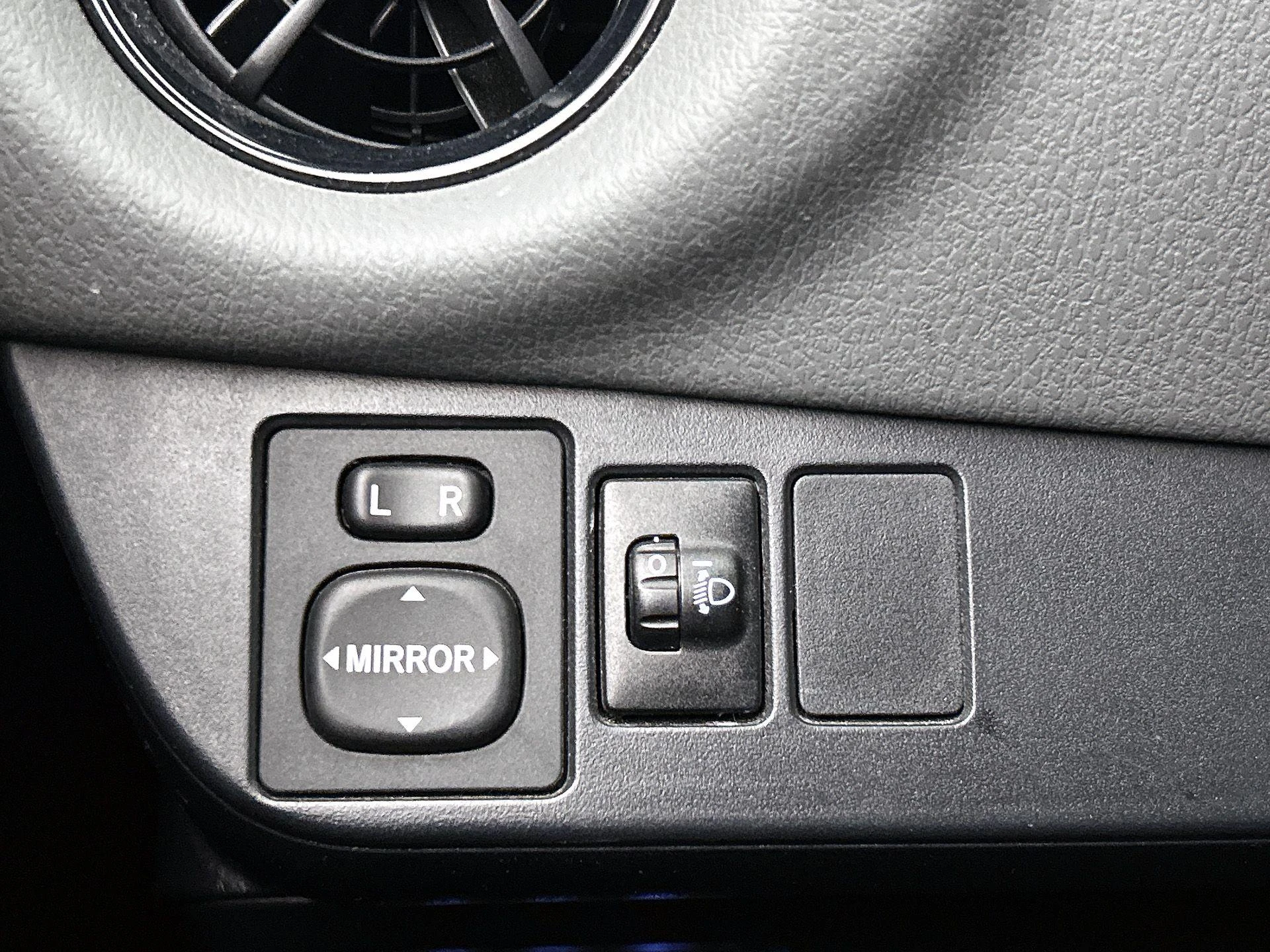 Toyota-Yaris-image-21