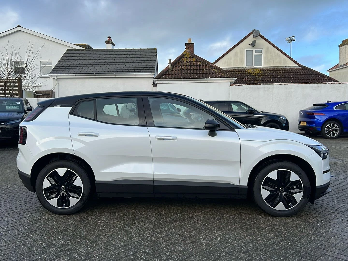 Volvo EX30, image 11
